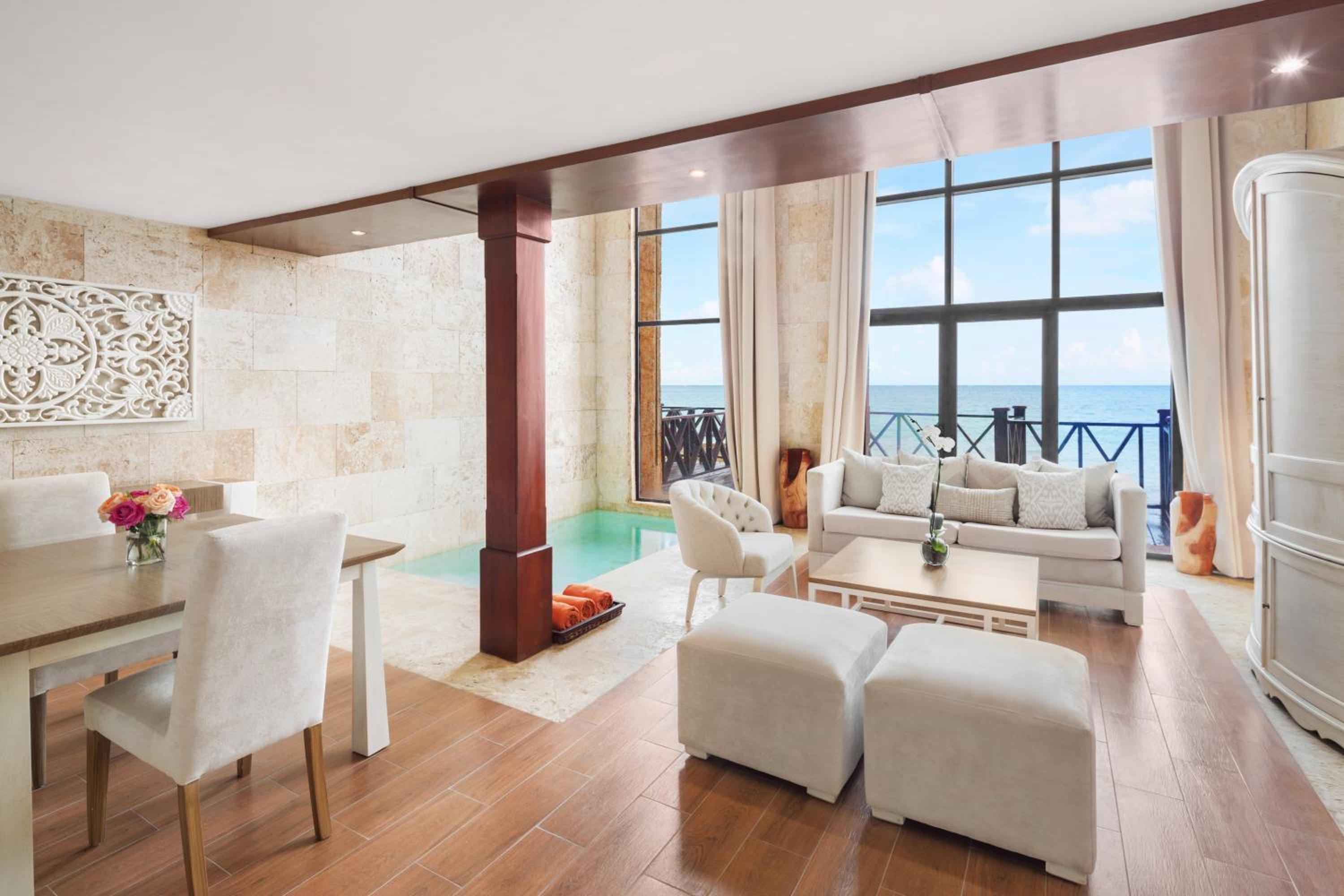 Castle, 1 Bedroom Suite, 1 King, Oceanside, Balcony