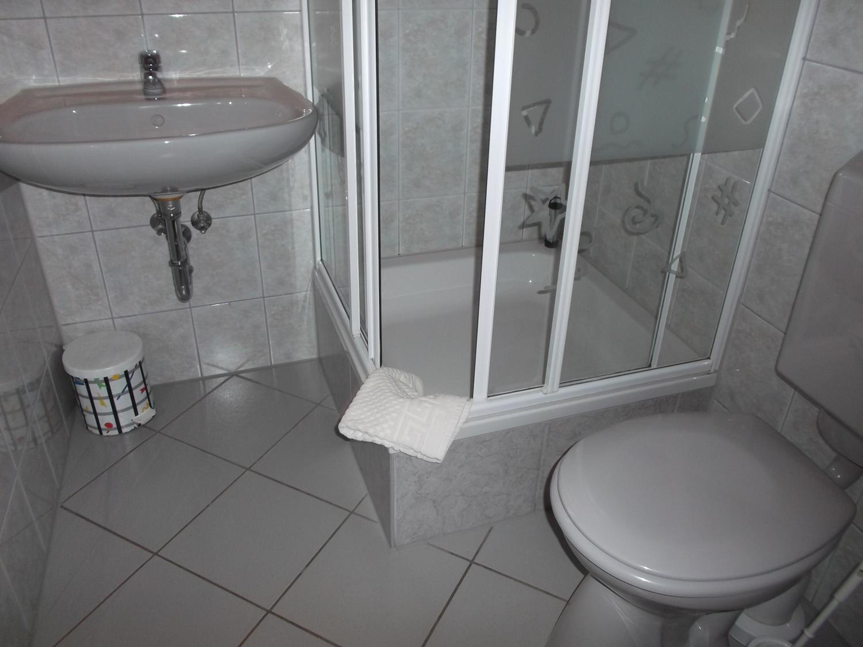 Single Room with Bathroom photo 3