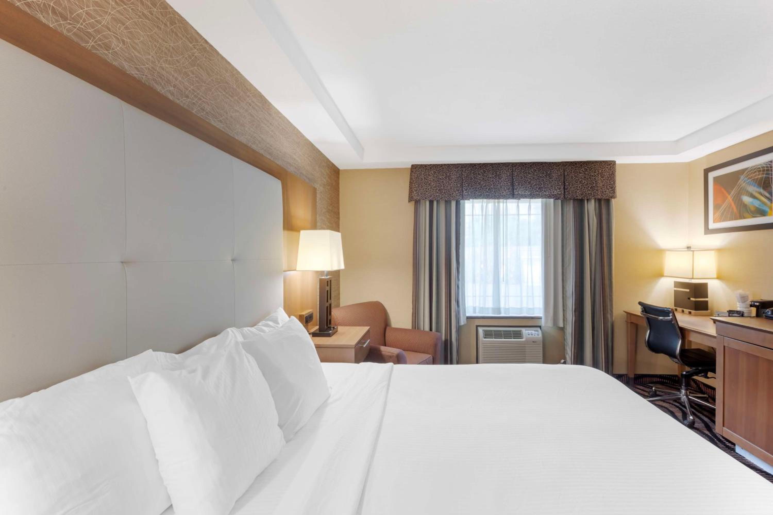 King Room - Non-Smoking - Photo 1