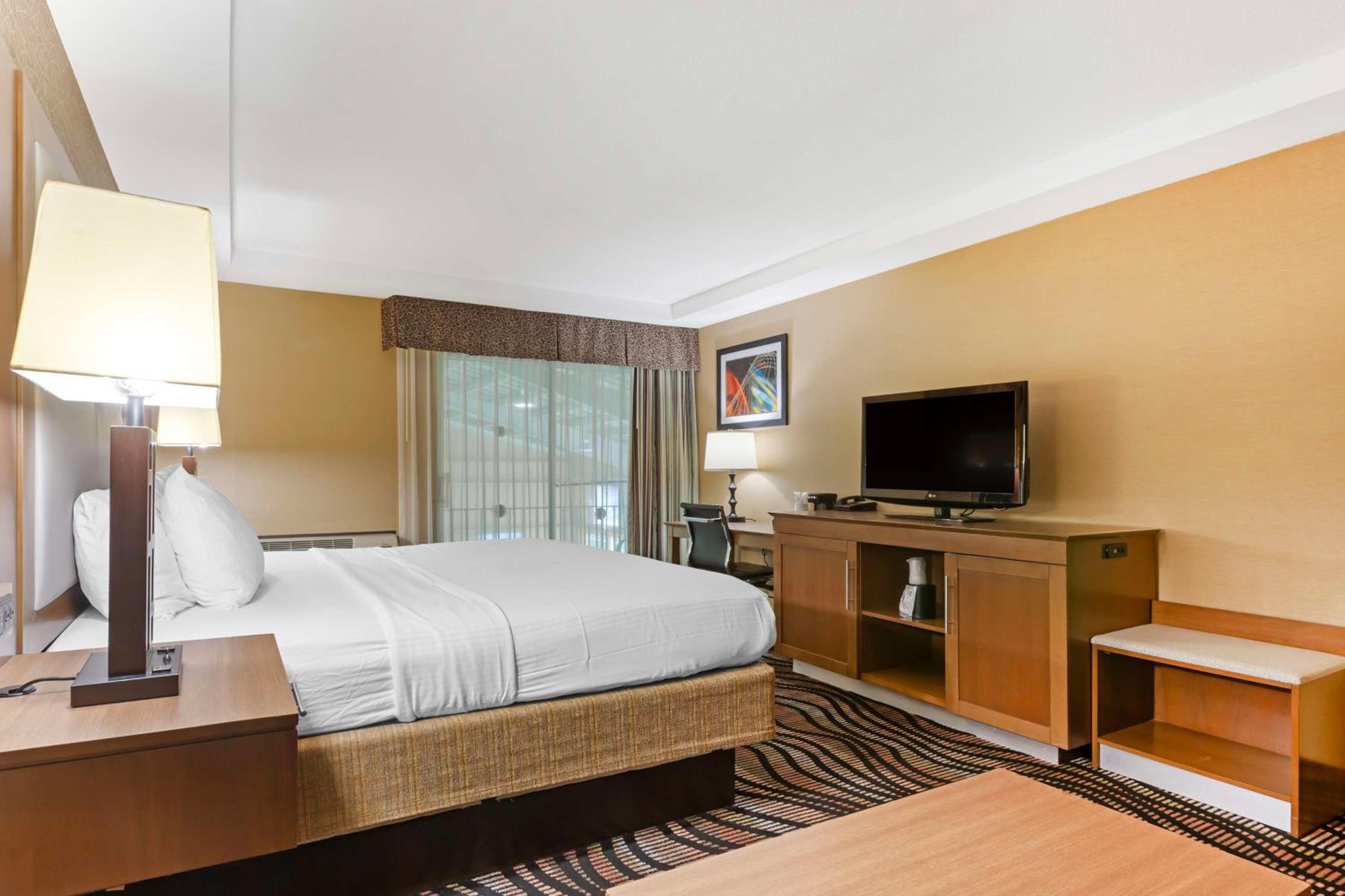 King Room - Non-Smoking - Photo 2