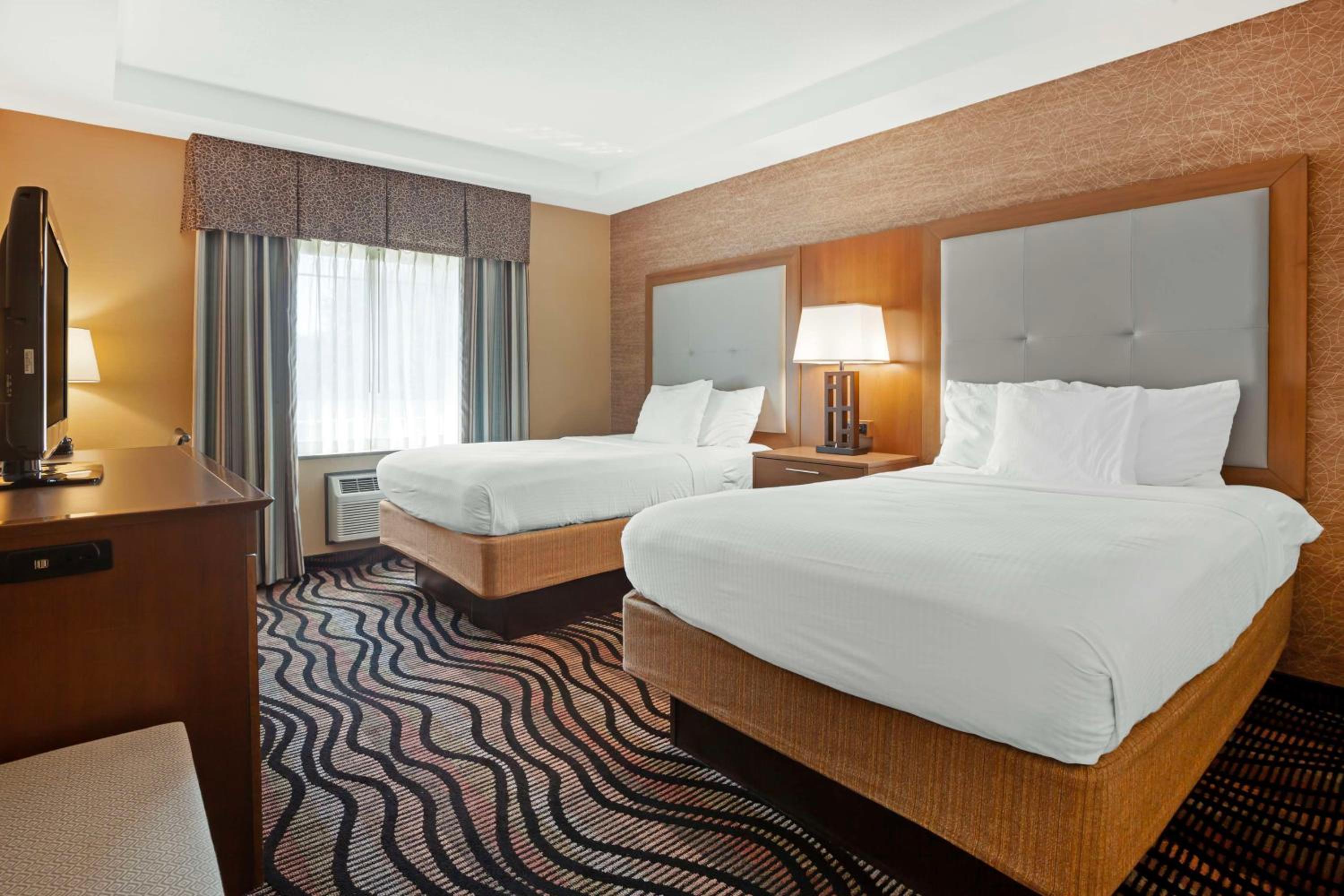 Queen Room with Two Queen Beds - Photo 1