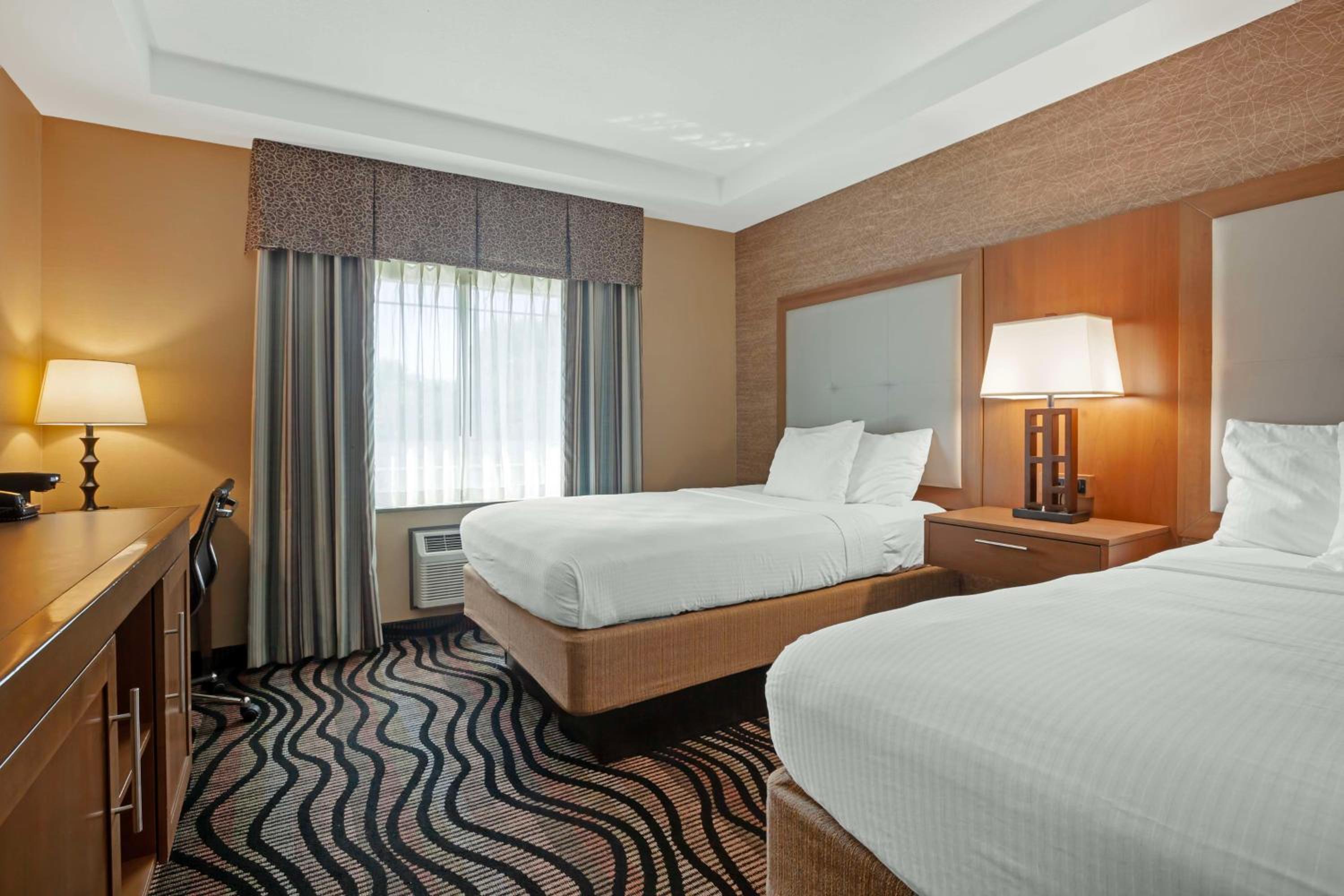 Double Room with Two Double Beds - Non-Smoking - Photo 4