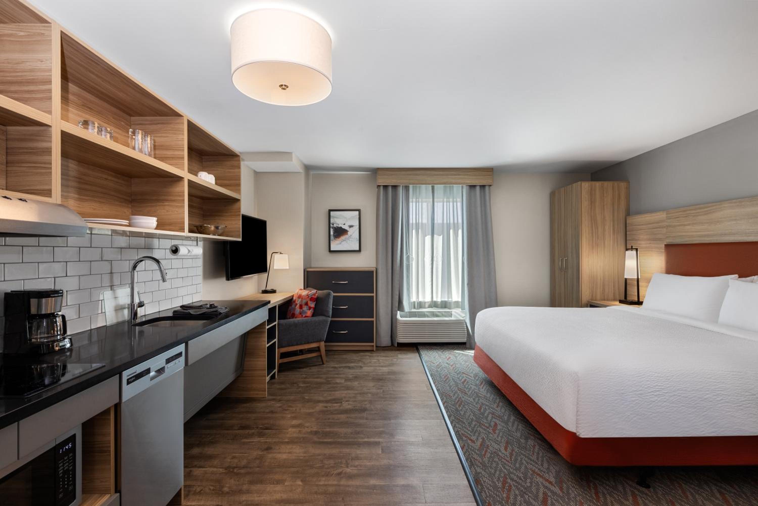 Studio King Suite with Roll In Shower - Mobility Accessible - Photo 3