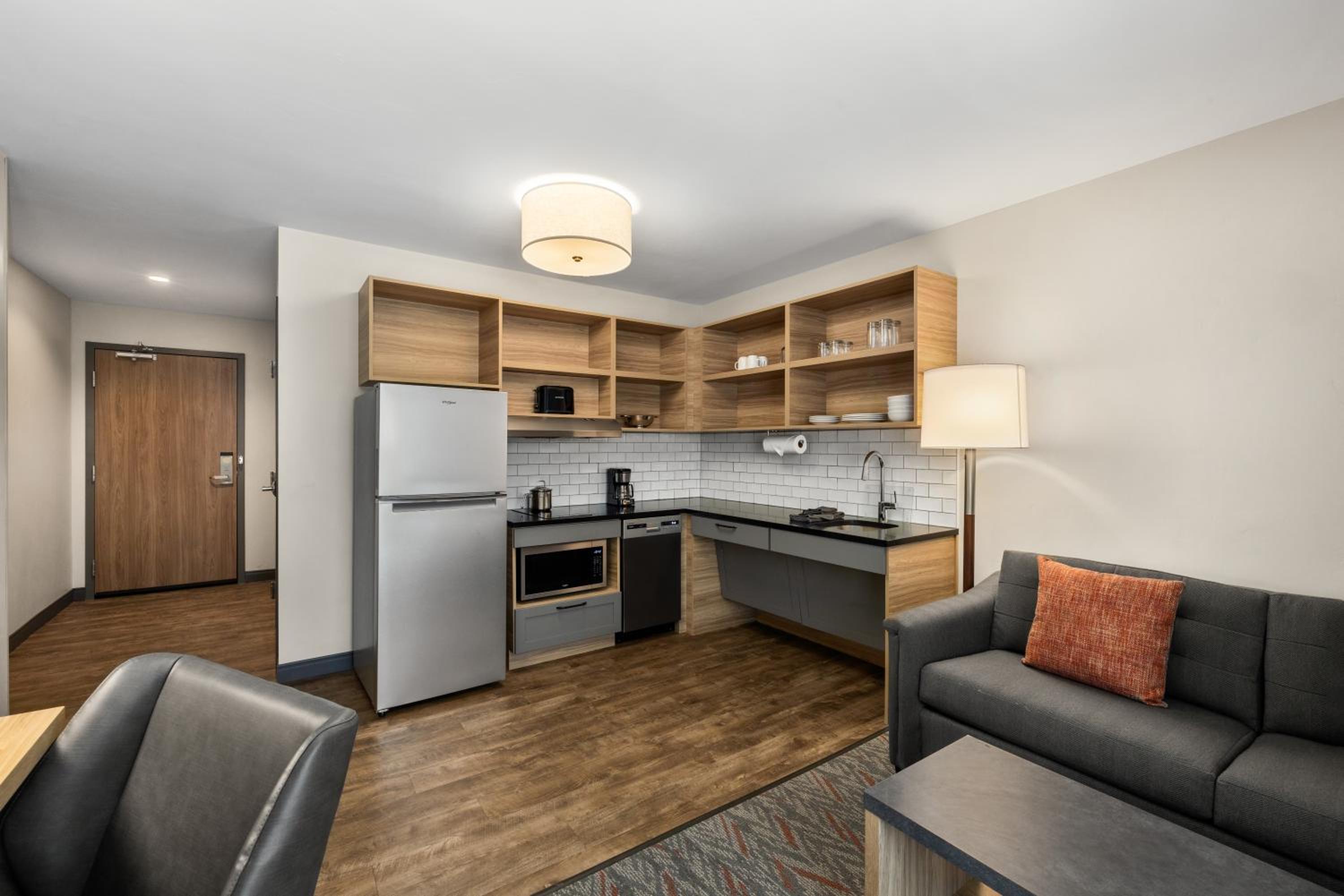 One-Bedroom Suite with Two Queen Beds - Communications/Mobility Accessible - Photo 10
