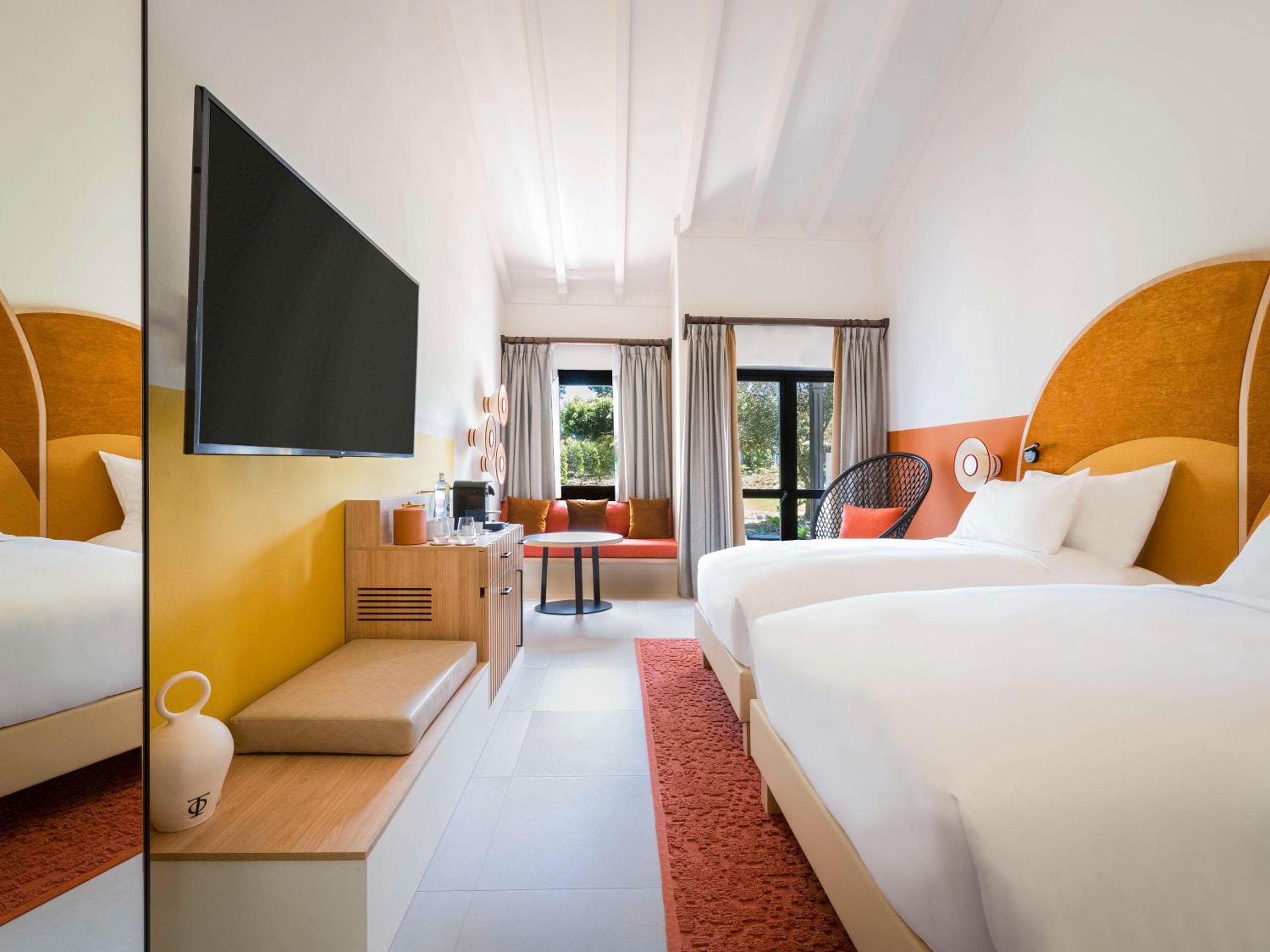 Comfort King Room with One King Bed (Non Smoking) photo 1