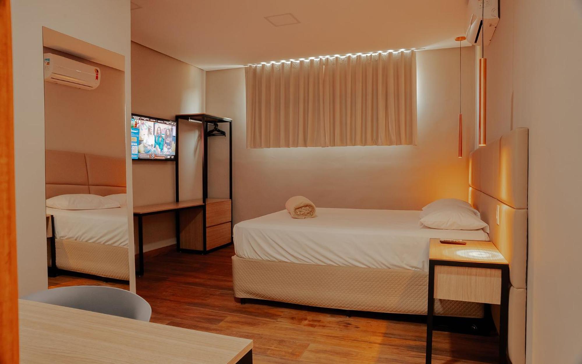 Standard Queen Room - Photo 7