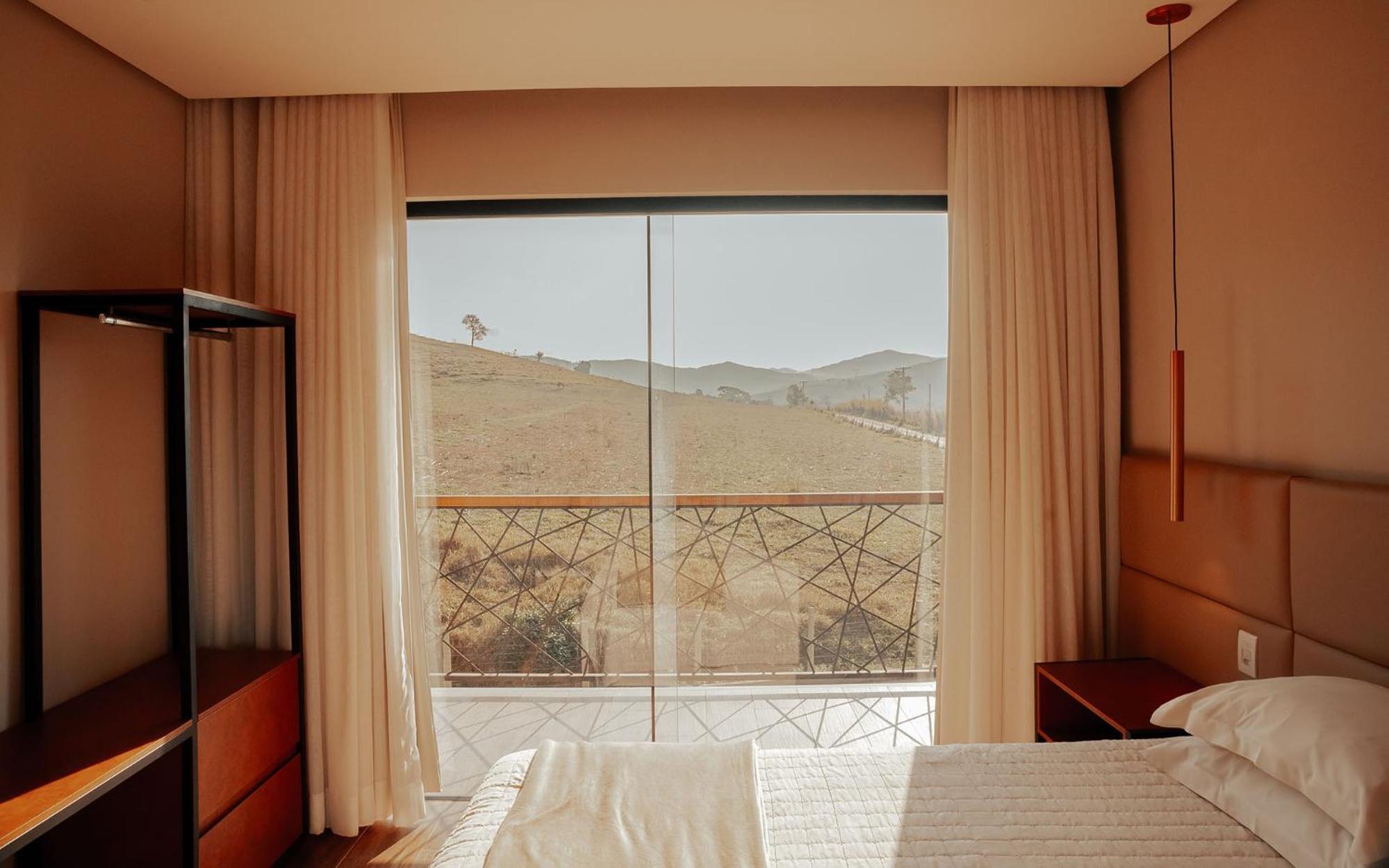 Superior King Room - Photo 17