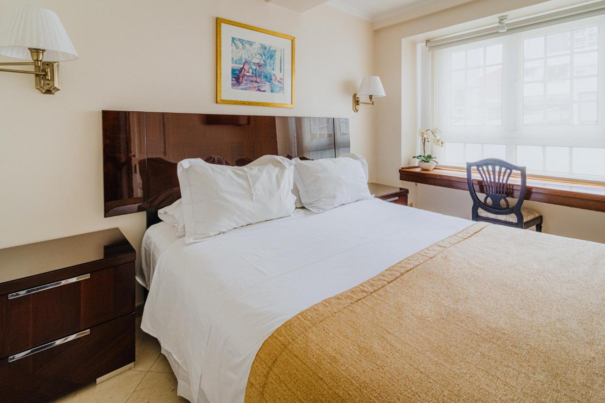 One-Bedroom Apartment photo 1