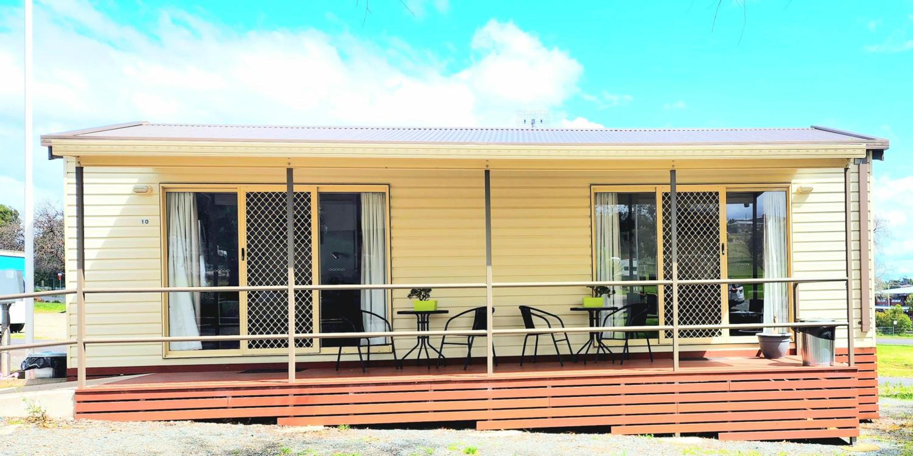 Deluxe Bungalow photo 3