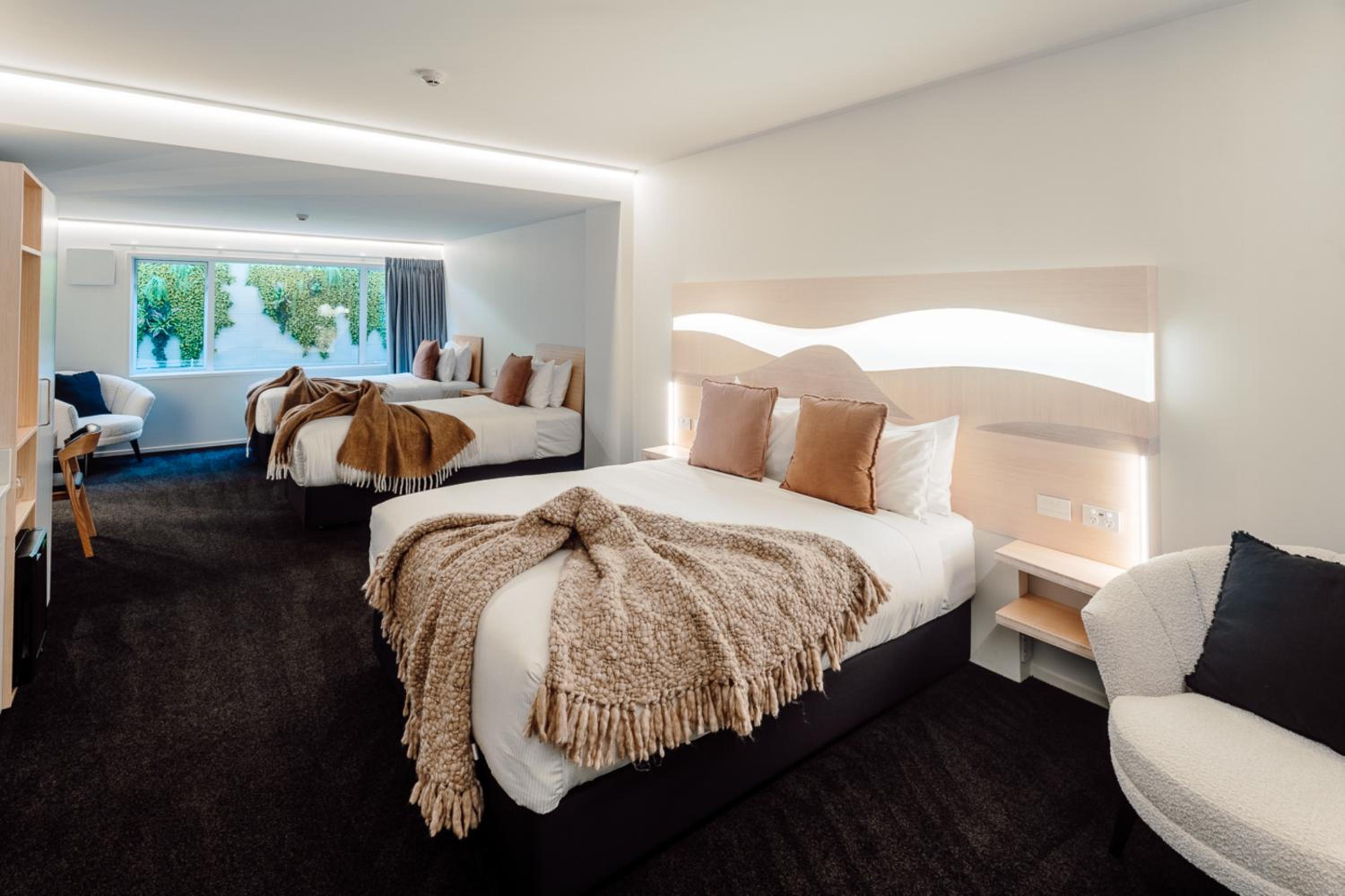 Family and Accessible Suite - Photo 3