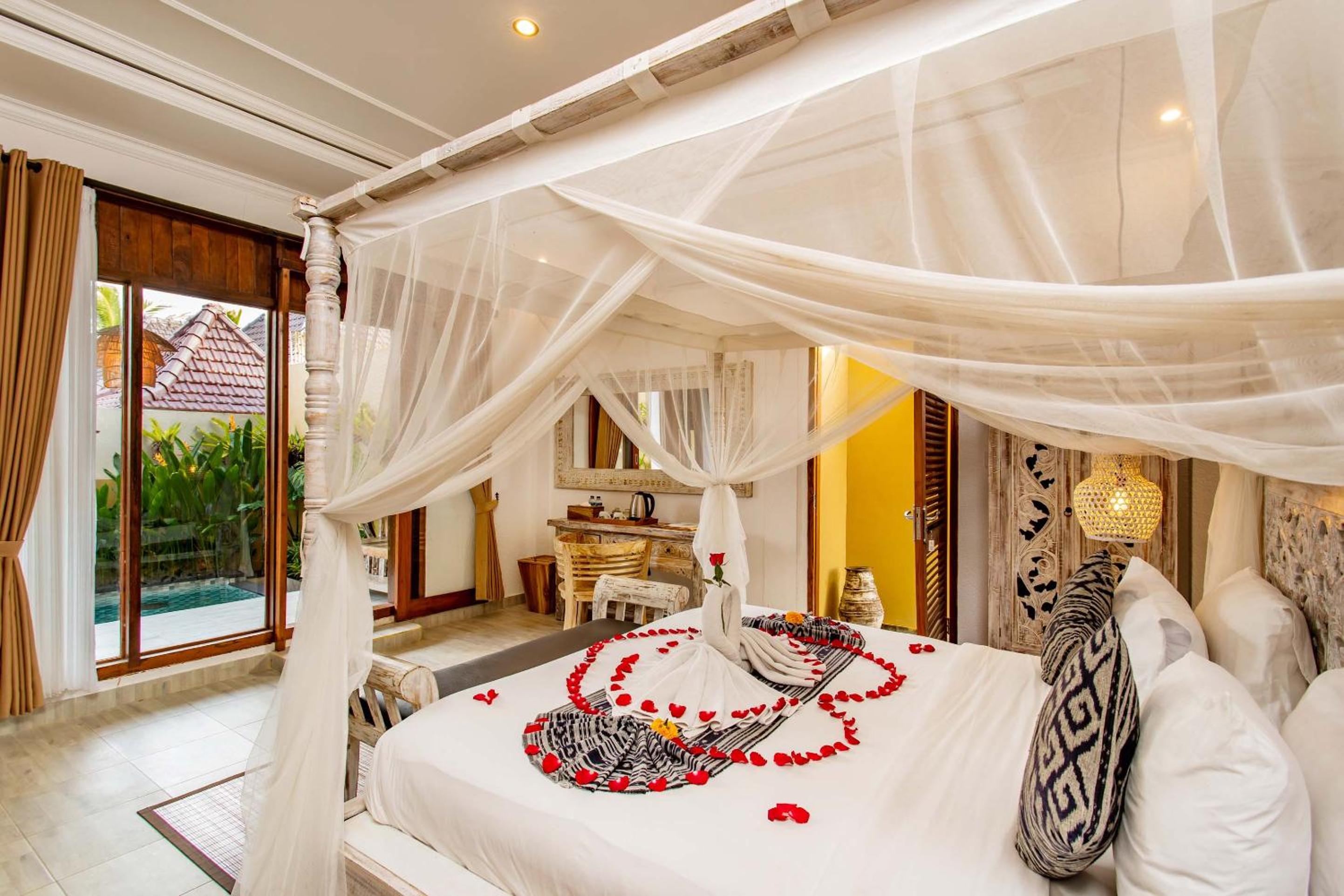 One Bedroom Deluxe with Plunge Pool - Photo 9