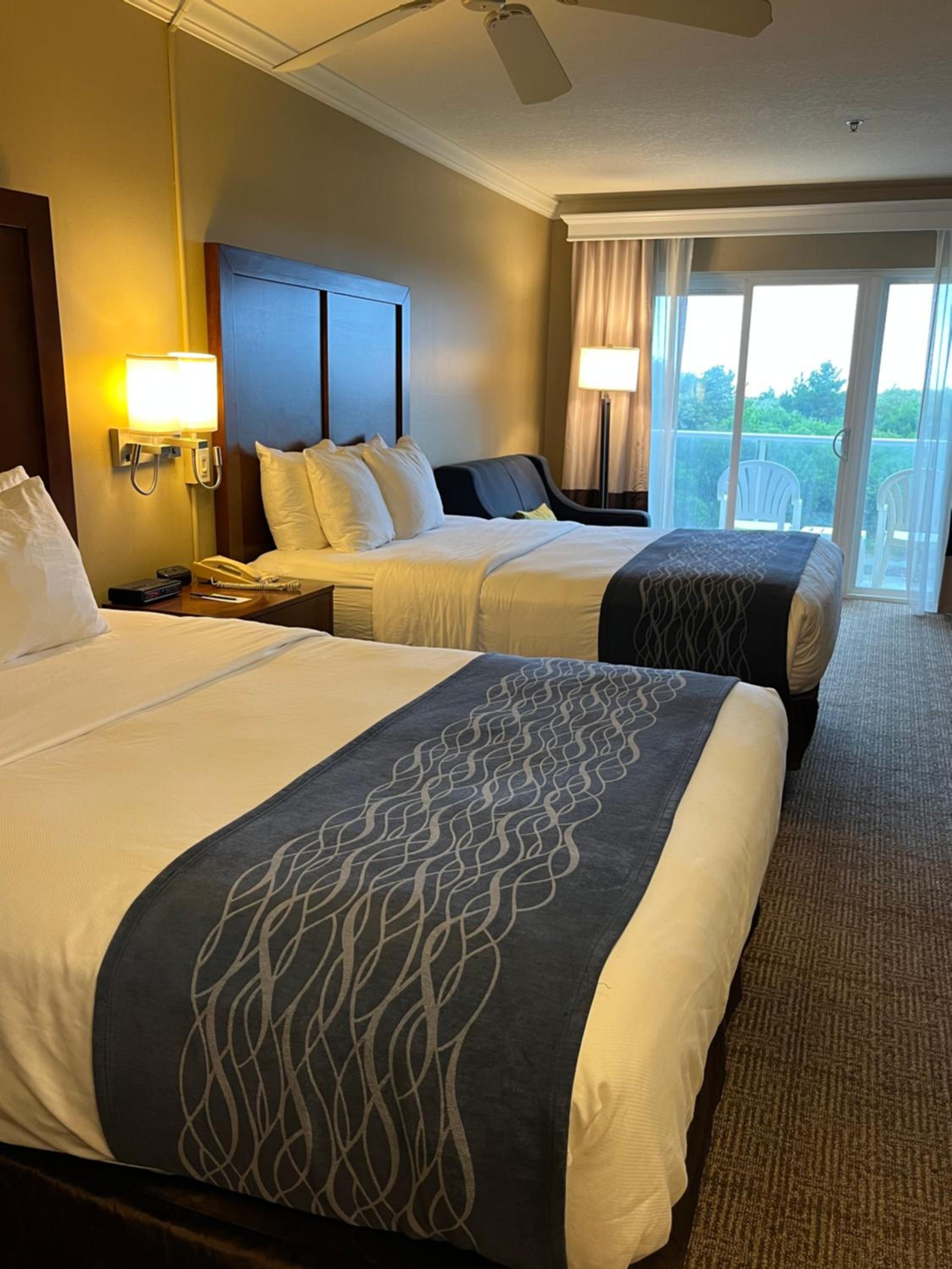 Queen Room with Two Queen Beds - Non-Smoking - Photo 2