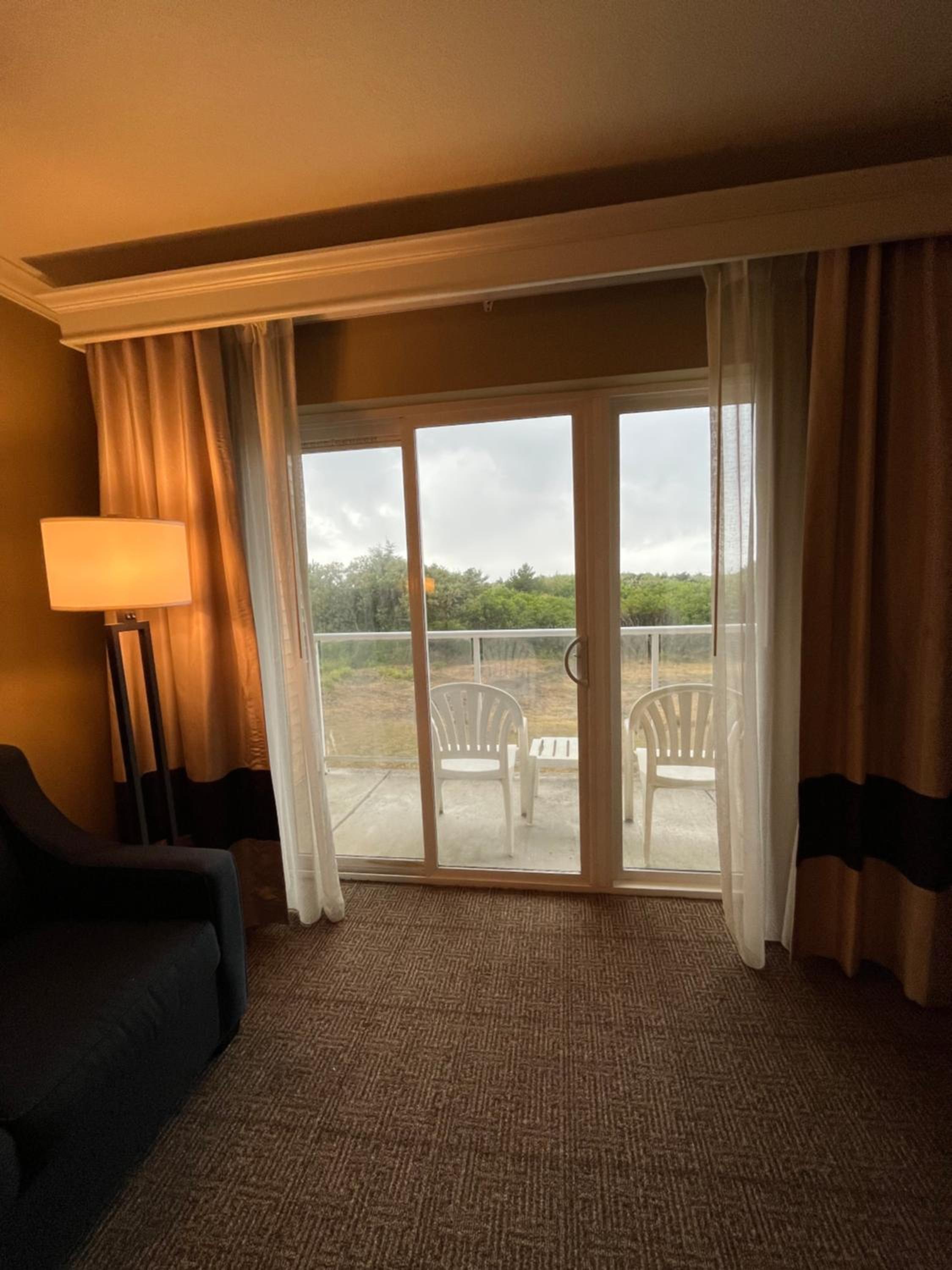 Deluxe Queen Room with Two Queen Beds - Non-Smoking - Photo 4