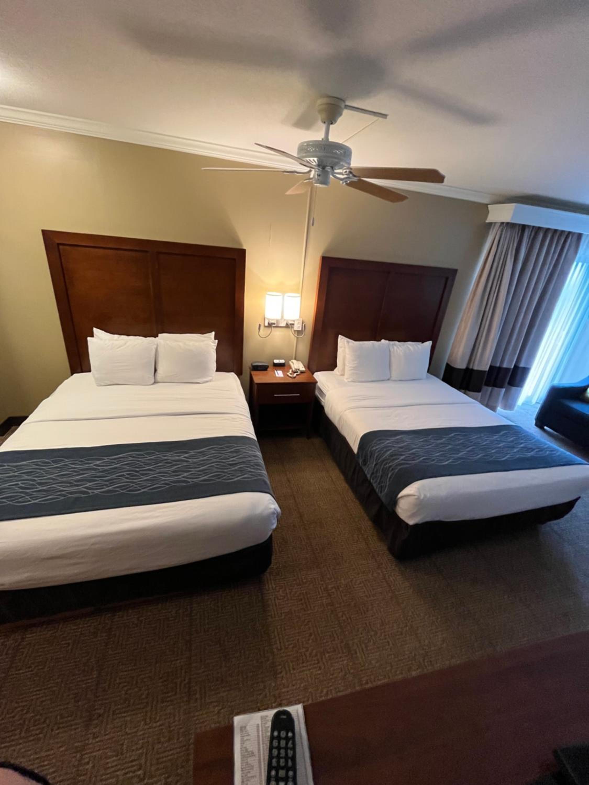 Queen Room with Two Queen Beds - Non-Smoking - Photo 3