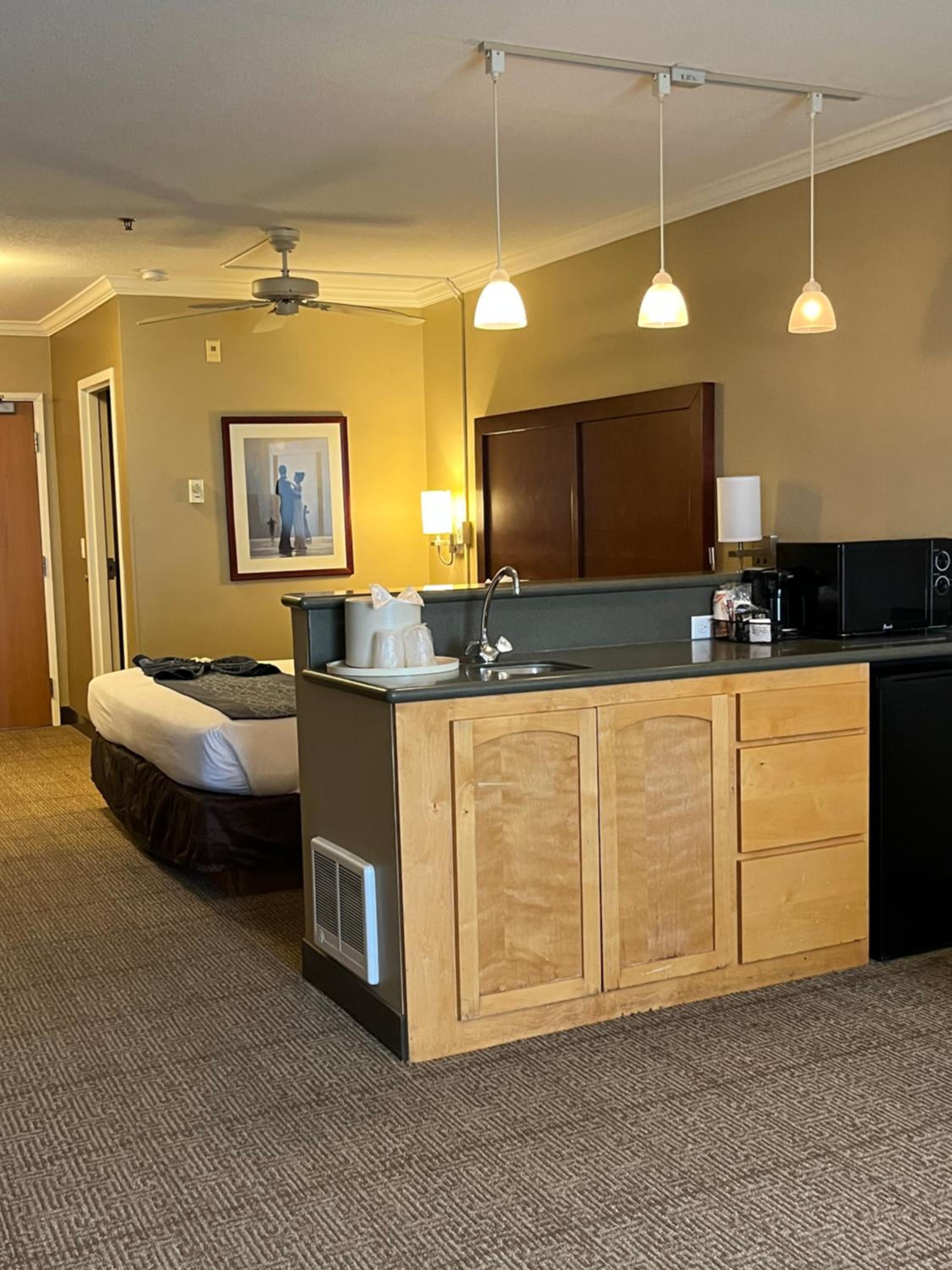 King Suite - Non Smoking - Photo 2