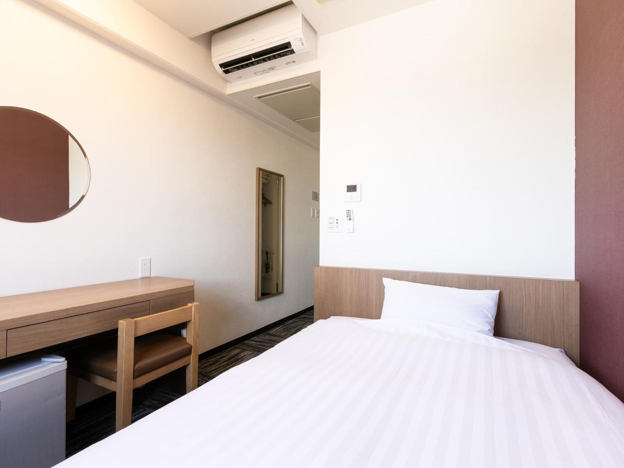Single Room (2 Adults) - Smoking - Photo 8