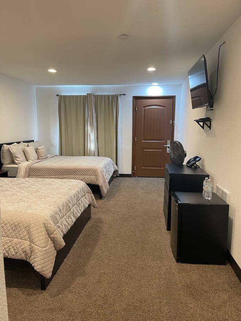 Deluxe Queen Room