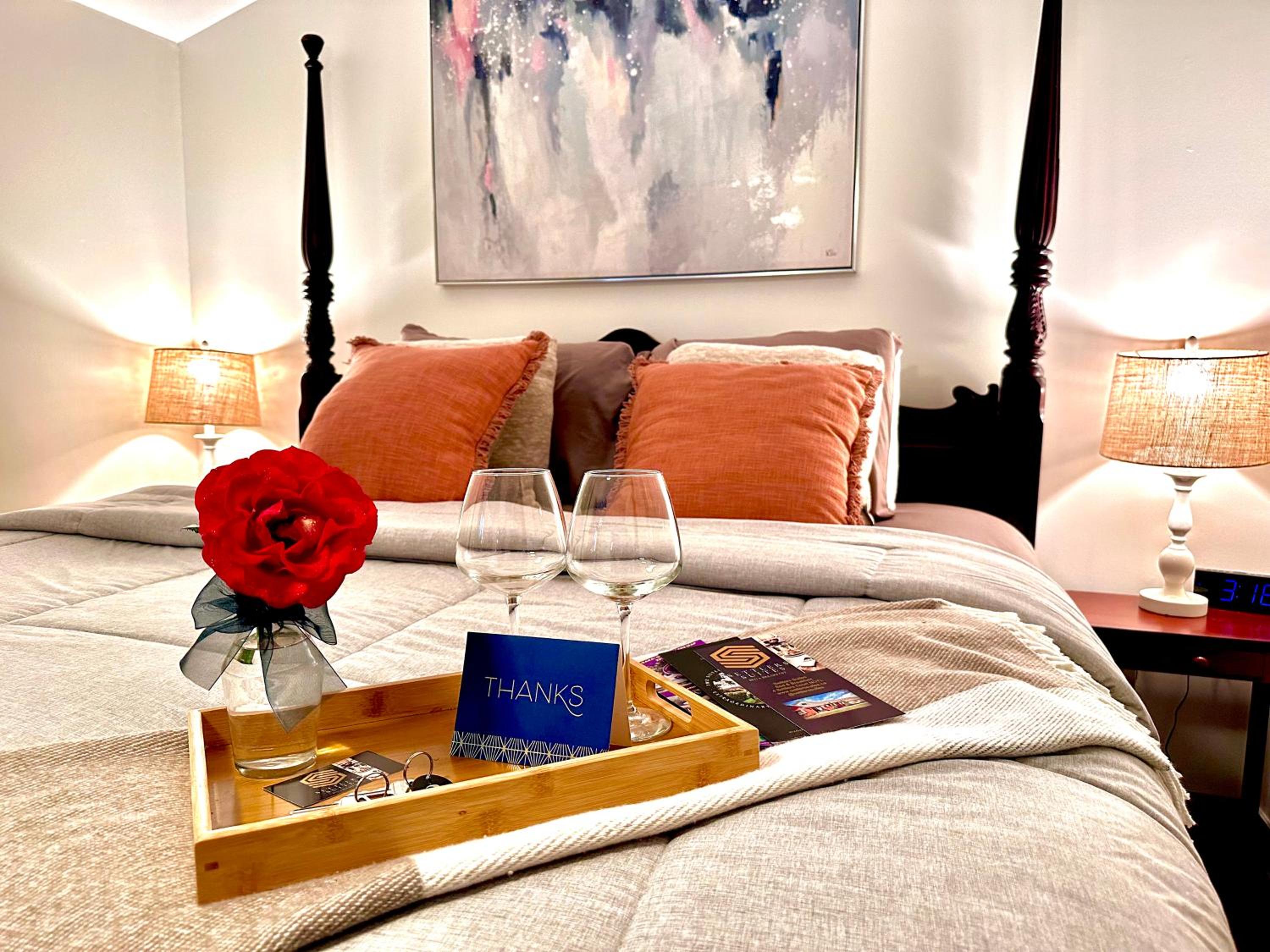Deluxe King Suite photo 1