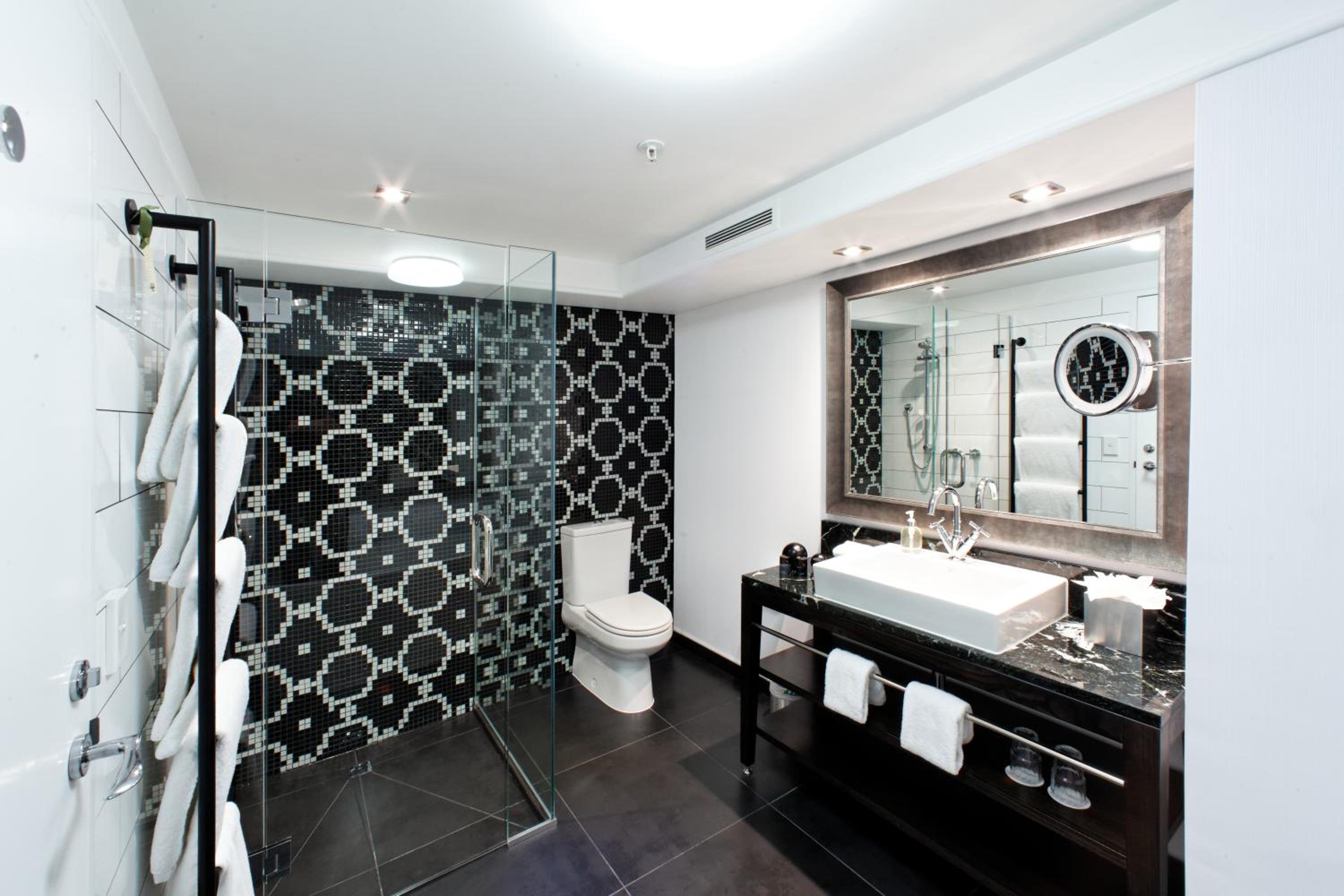One-Bedroom King Suite - Photo 13
