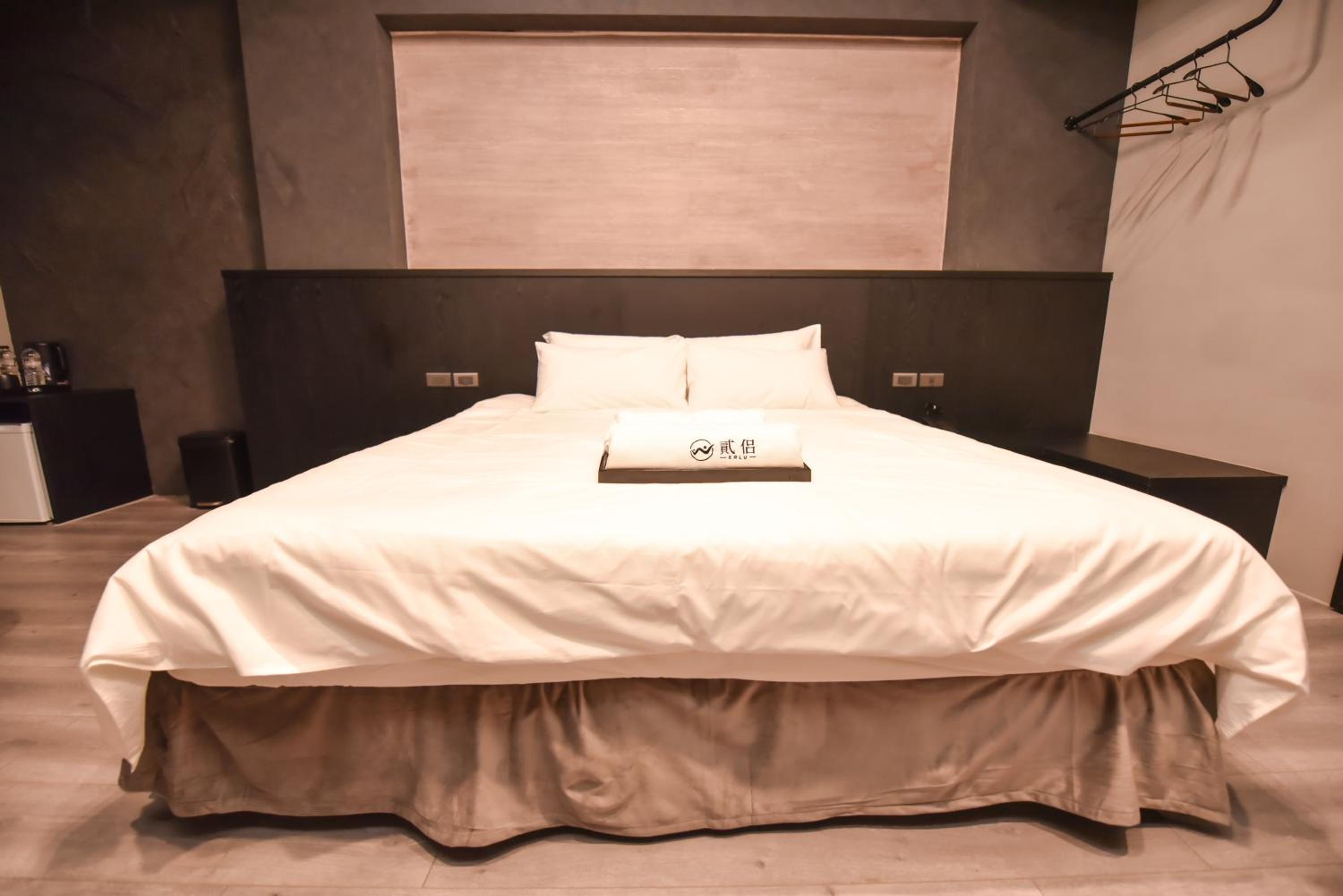 Queen Room photo 2