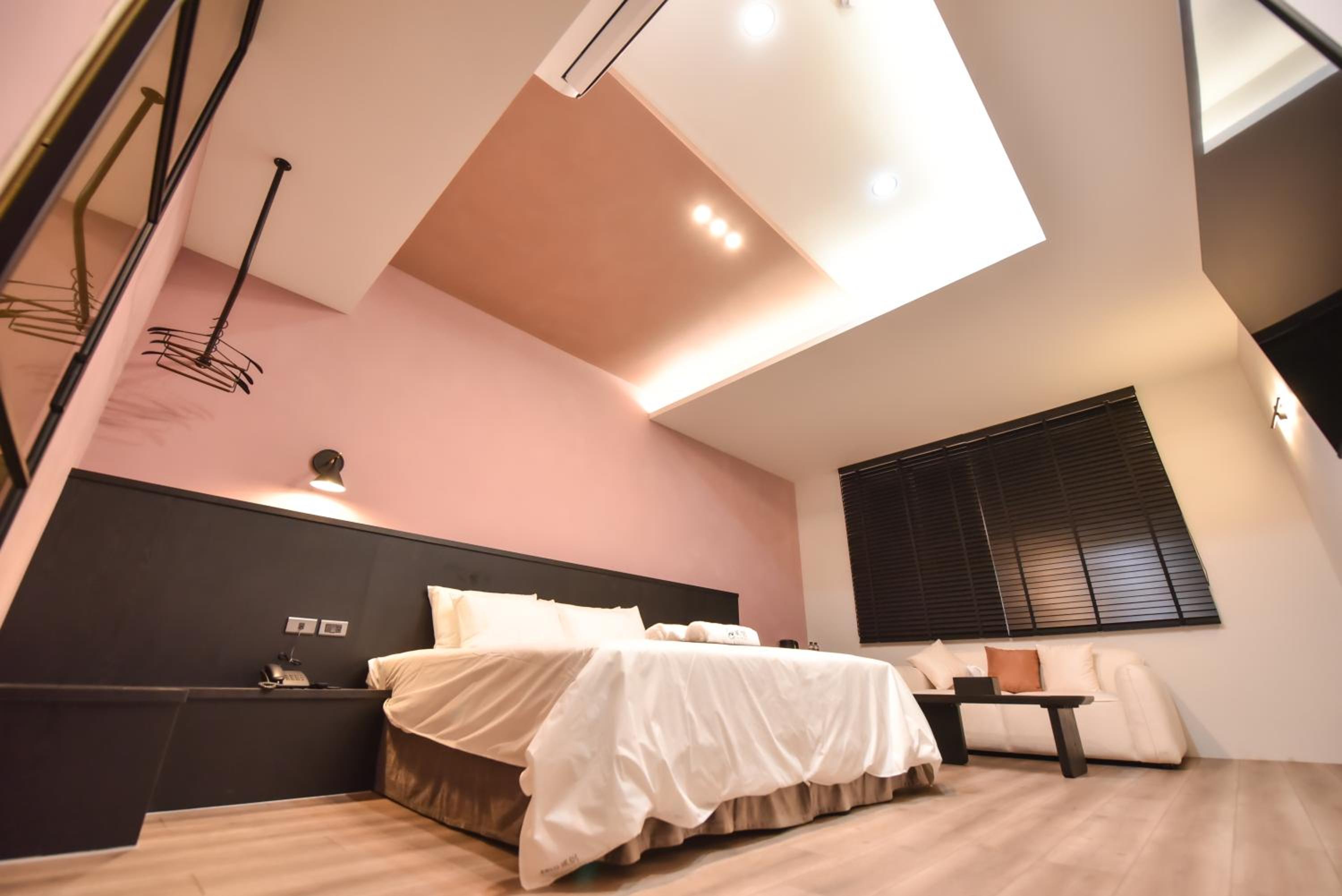 Queen Room photo 1