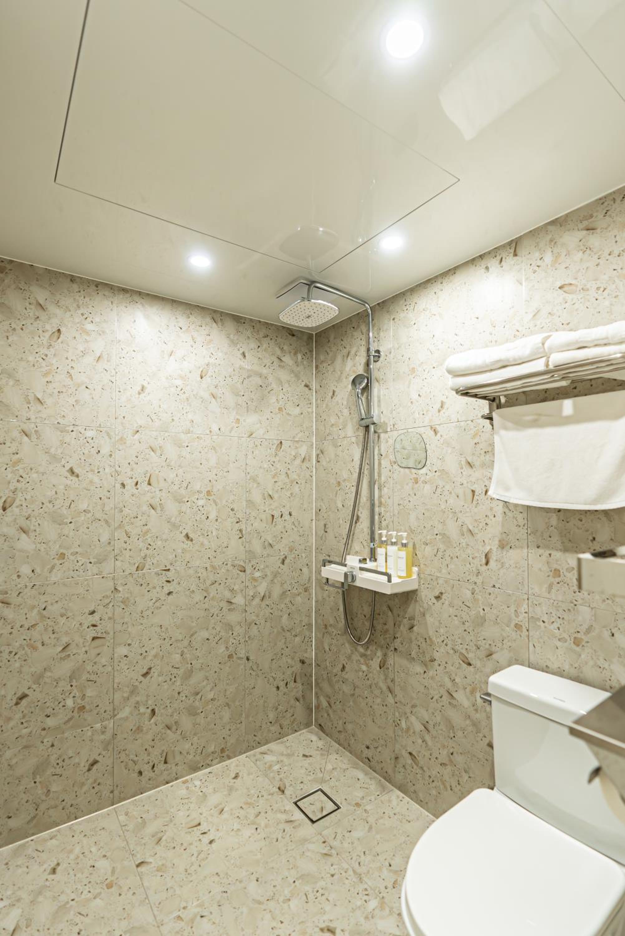 Standard Twin Room - Photo 7