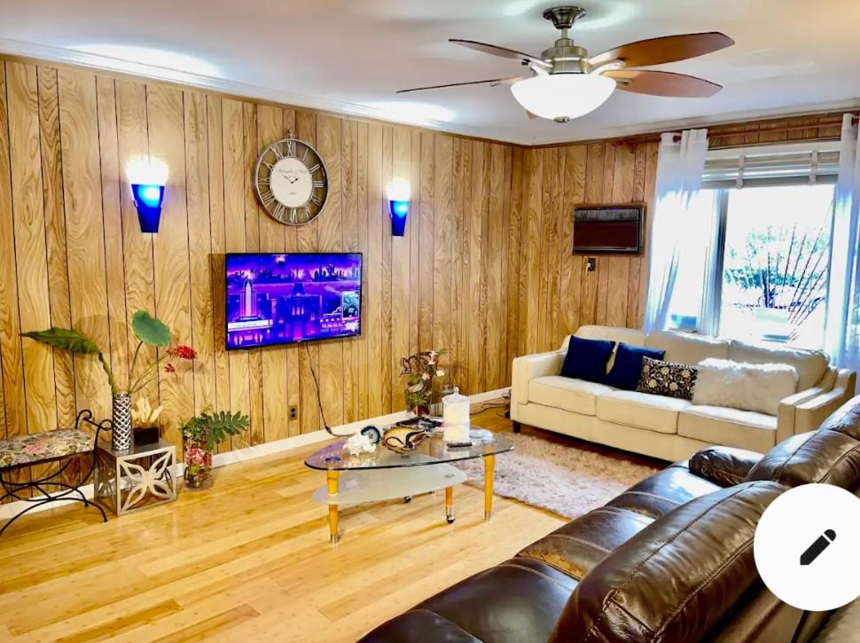 Three-Bedroom House photo 2