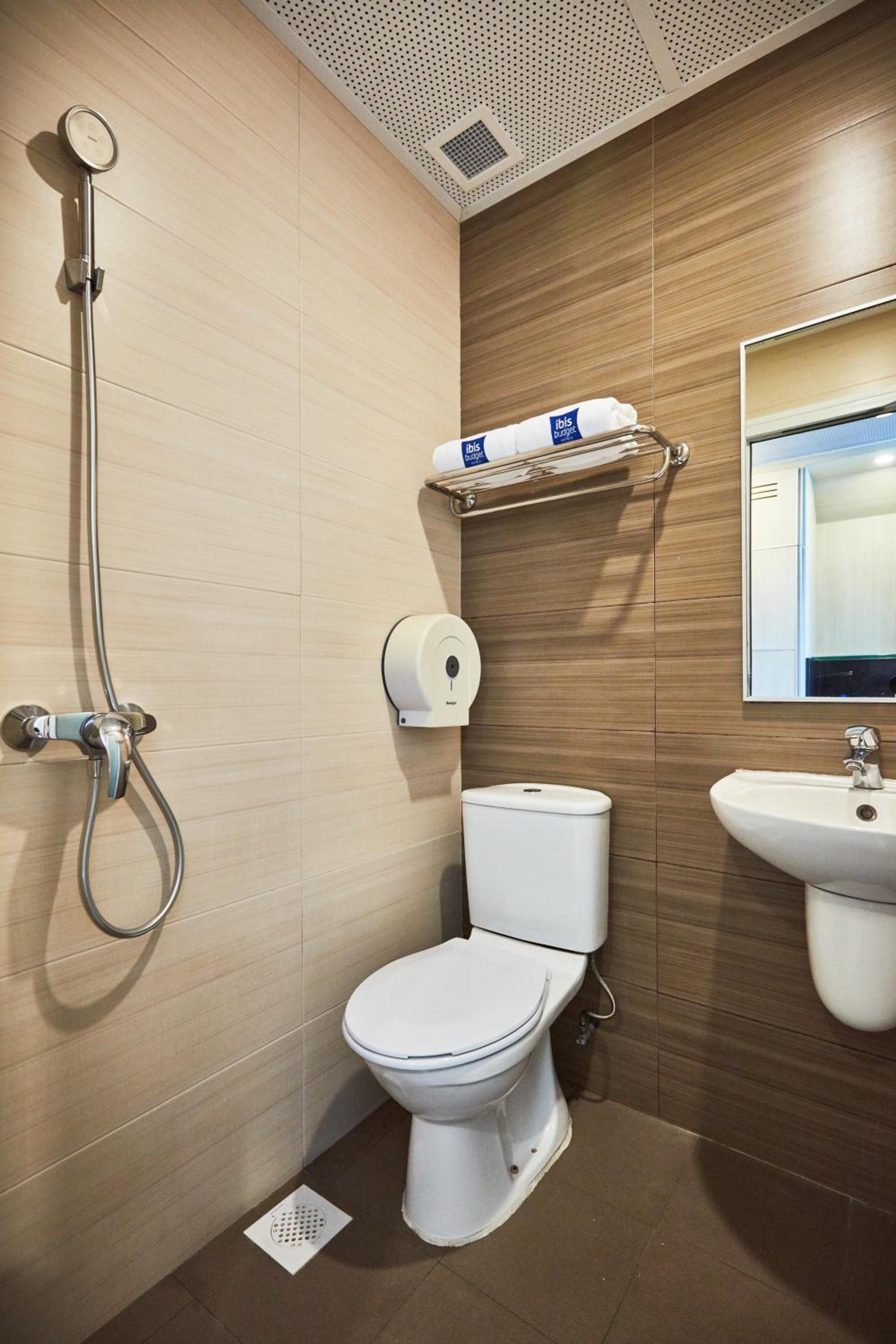 Standard Twin Room (No Window) photo 3