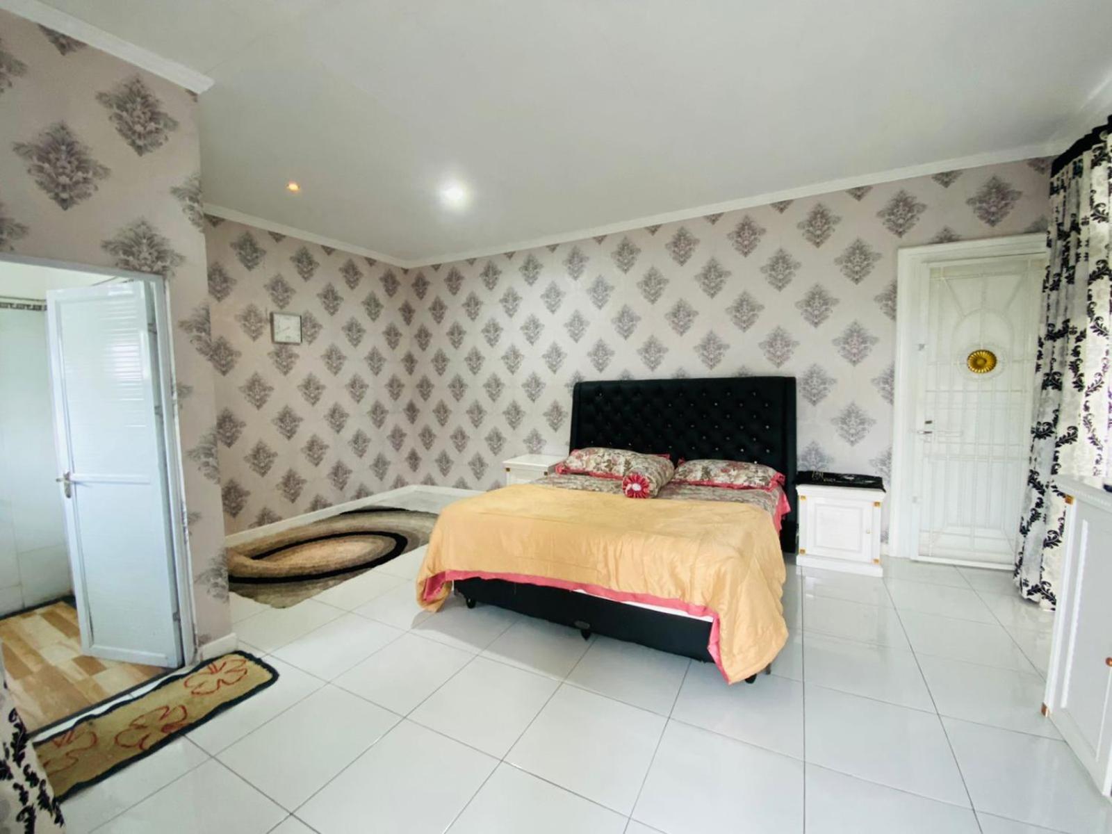 Villa photo 1
