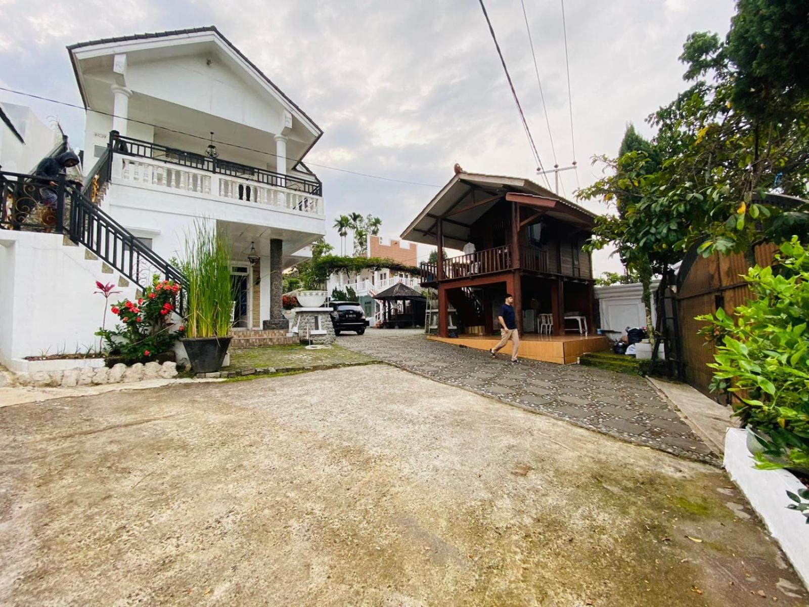 Villa photo 2