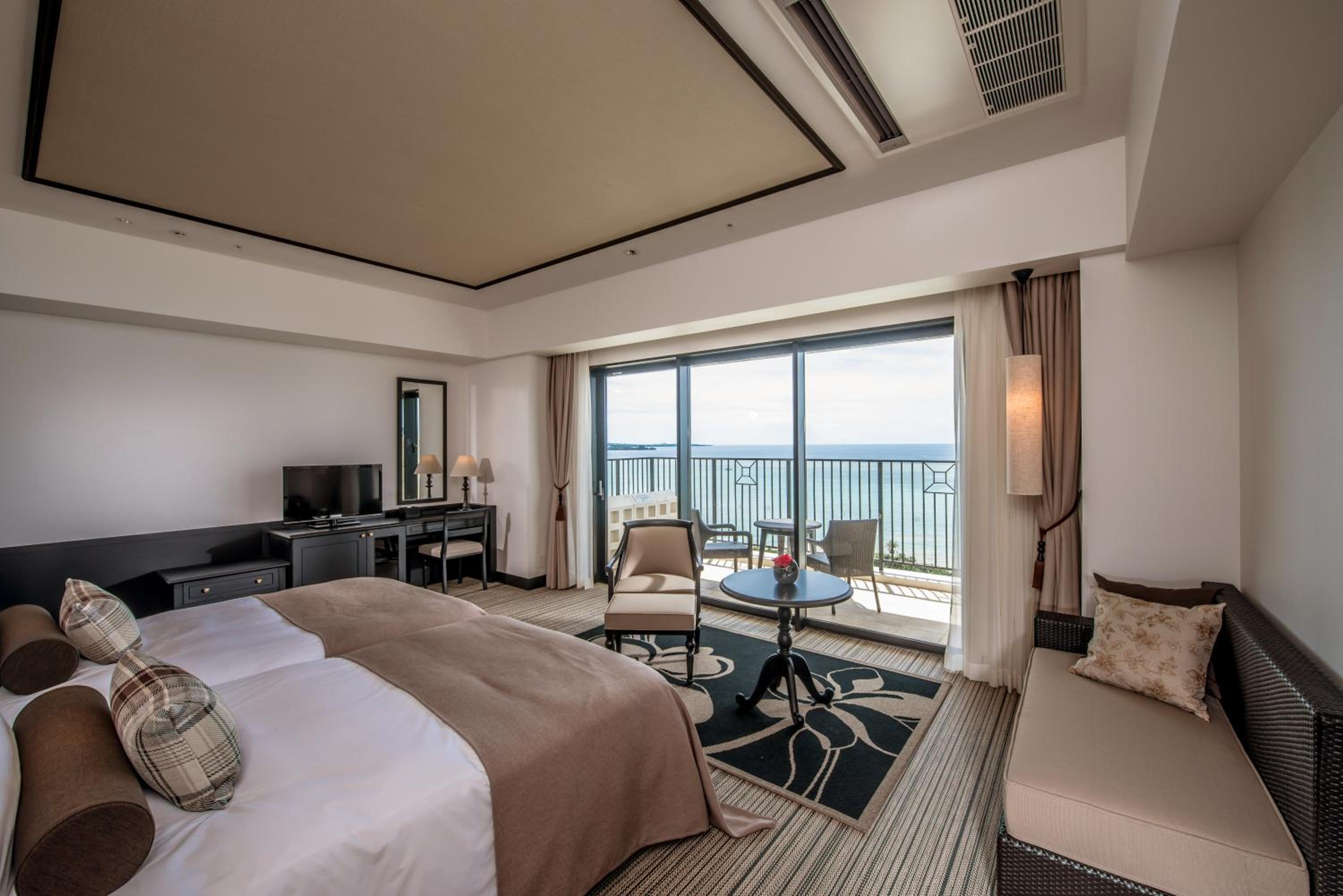 【Premium Club】Superior Hollywood Twin room Seaview with Spa & Lounge Access 12F