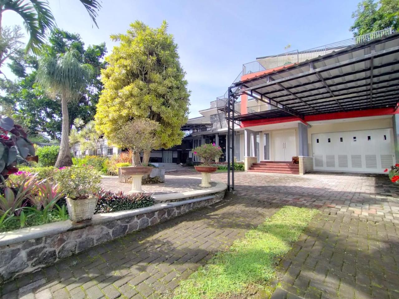 Villa photo 2