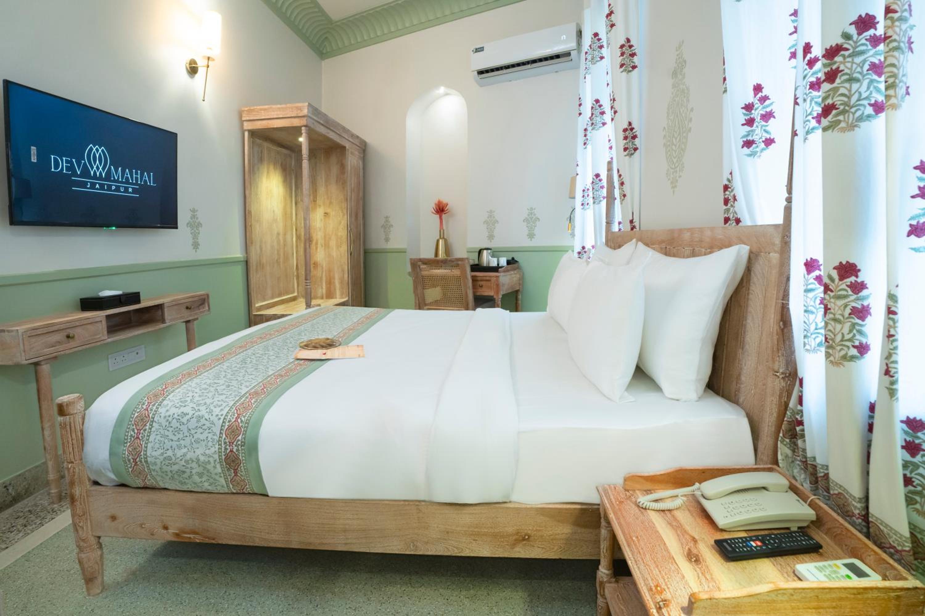 Deluxe Room - Photo 4