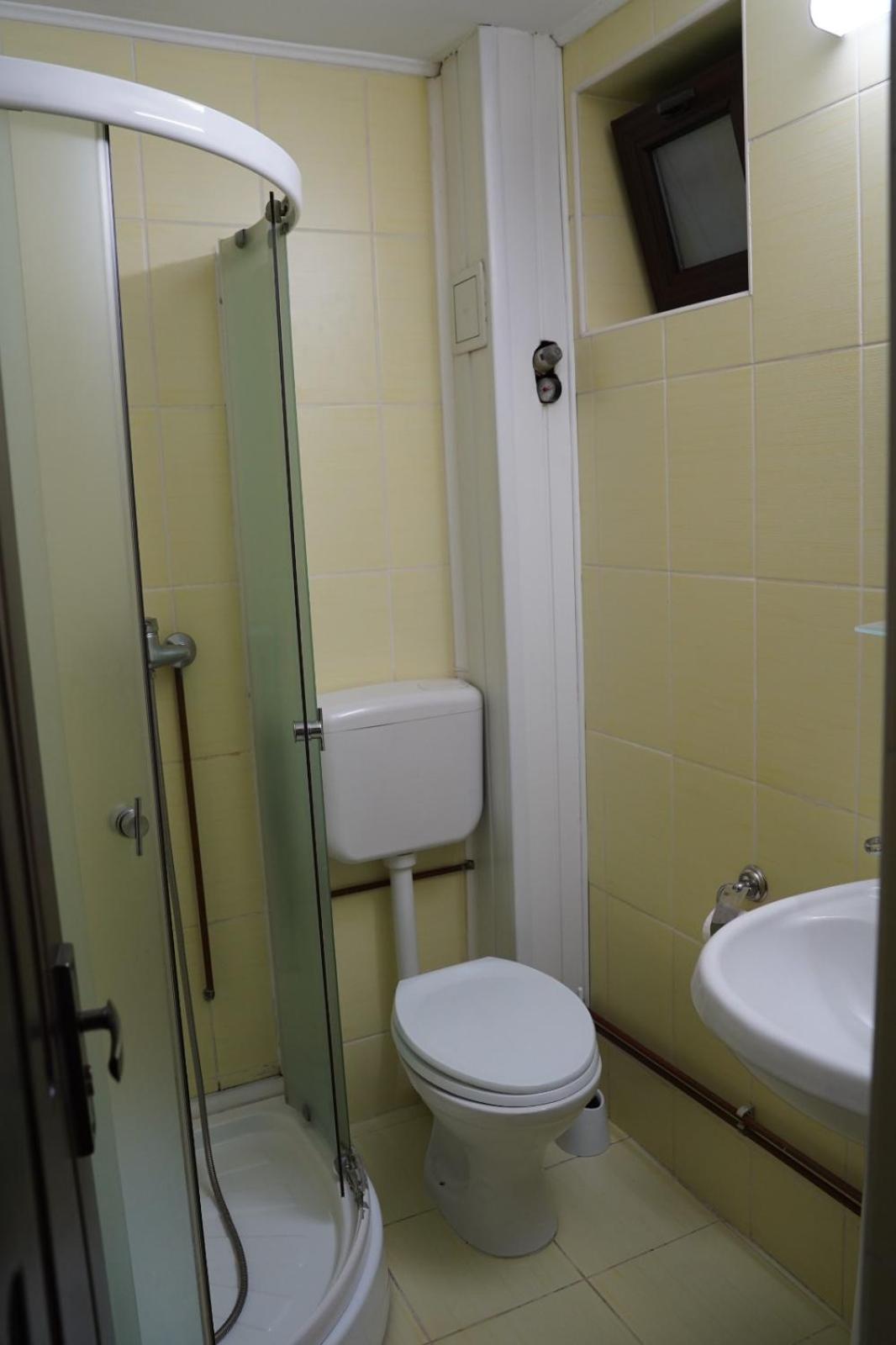 Double Room with Private Bathroom - Photo 4