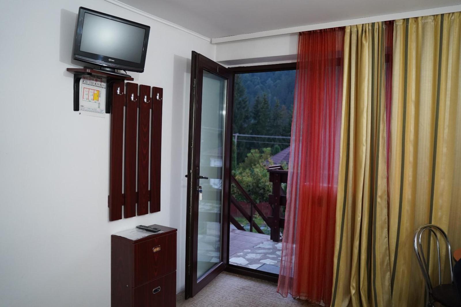 Double Room with Private Bathroom - Photo 3