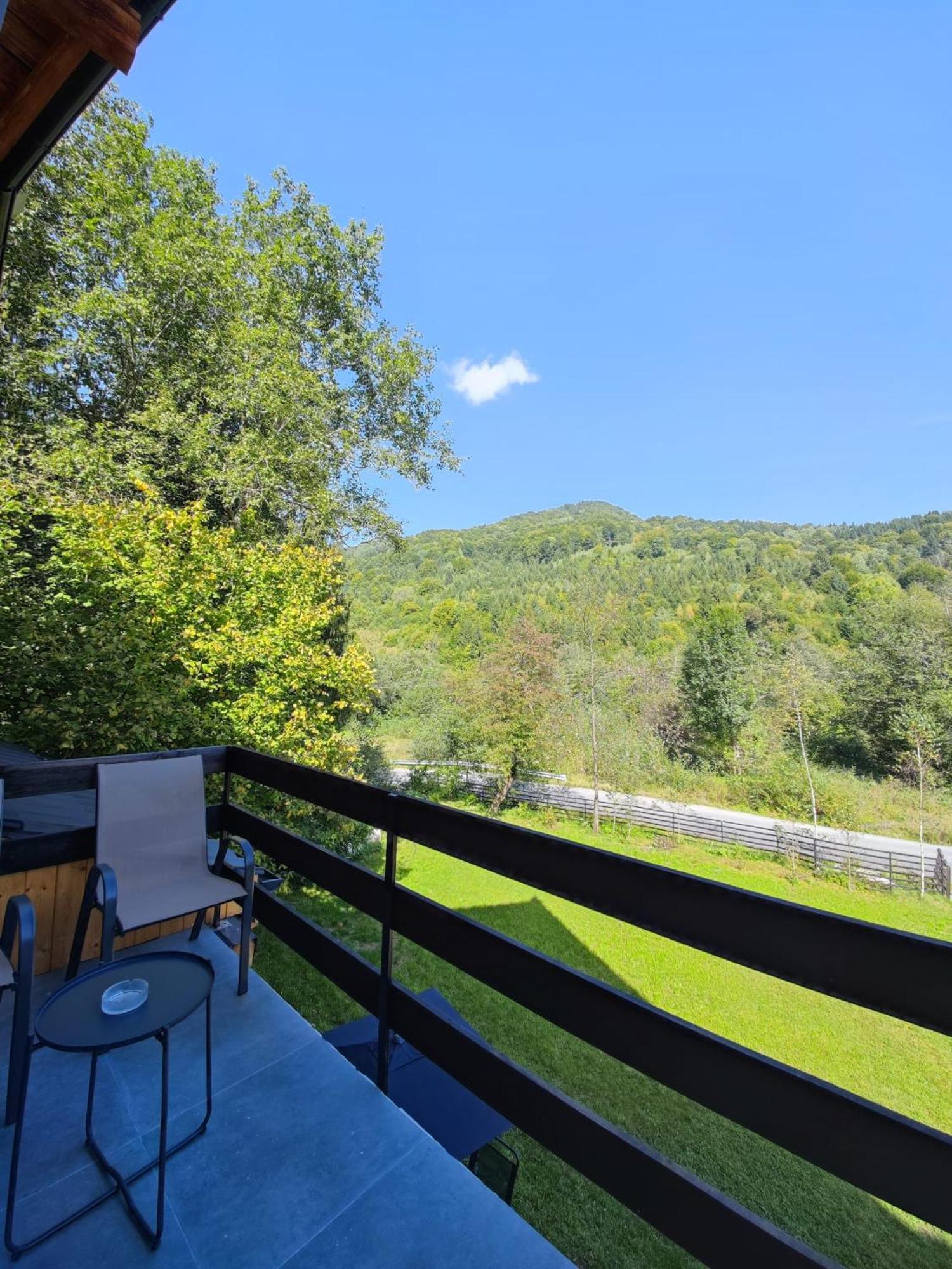 Quadruple Room with Mountain View photo 3