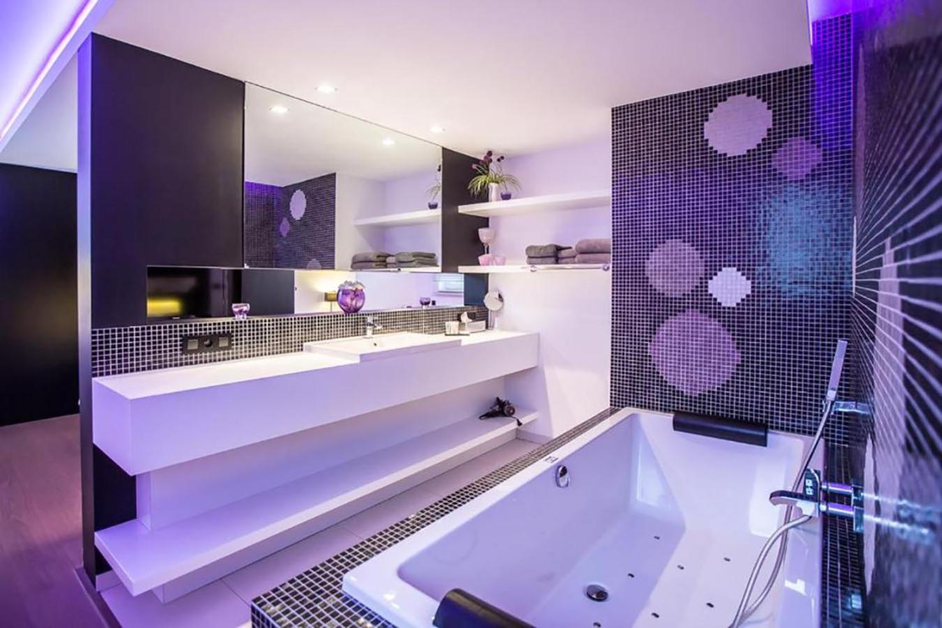 Double Room with Spa Bath photo 3