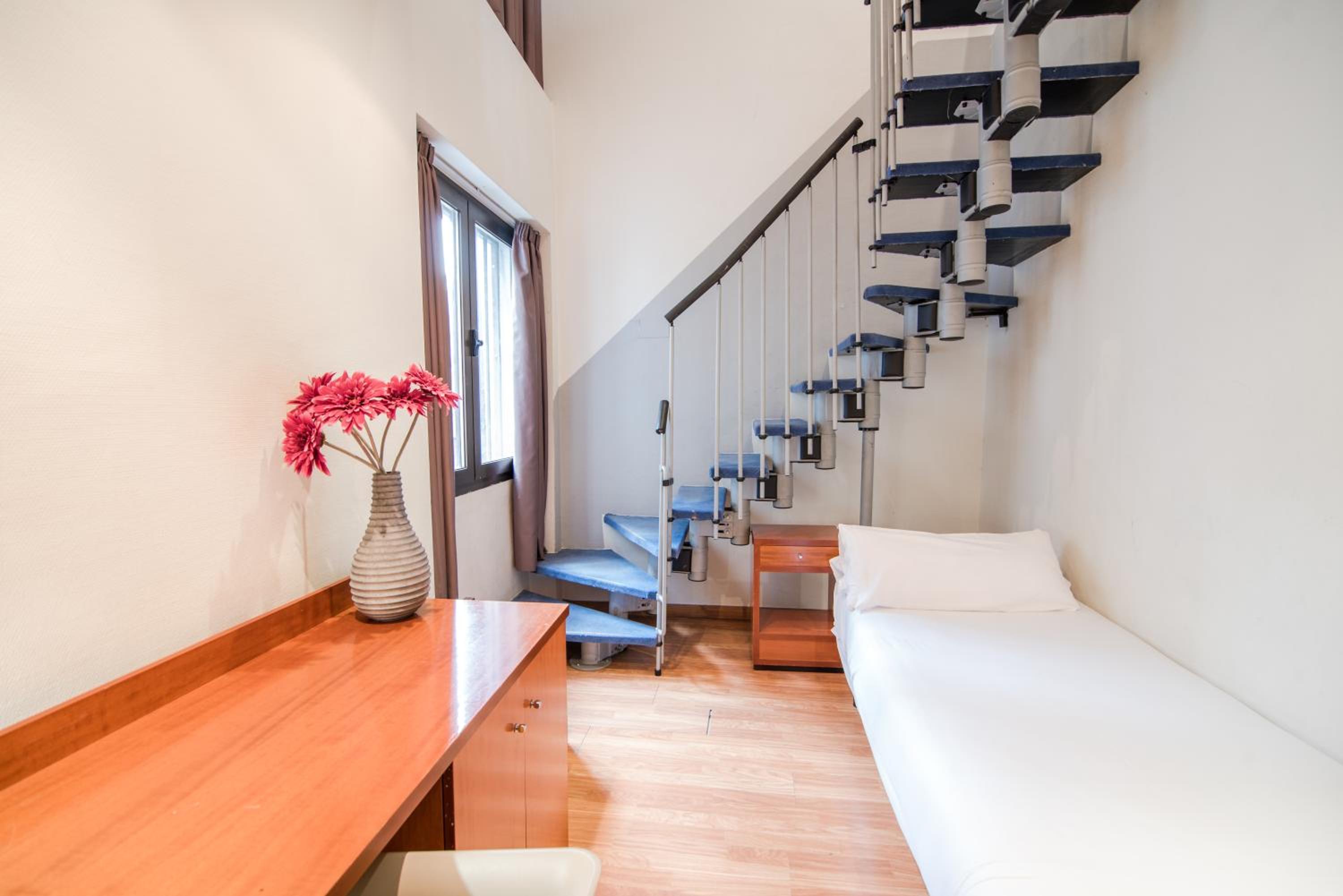 Quintuple Room (5 Adults) - Photo 3