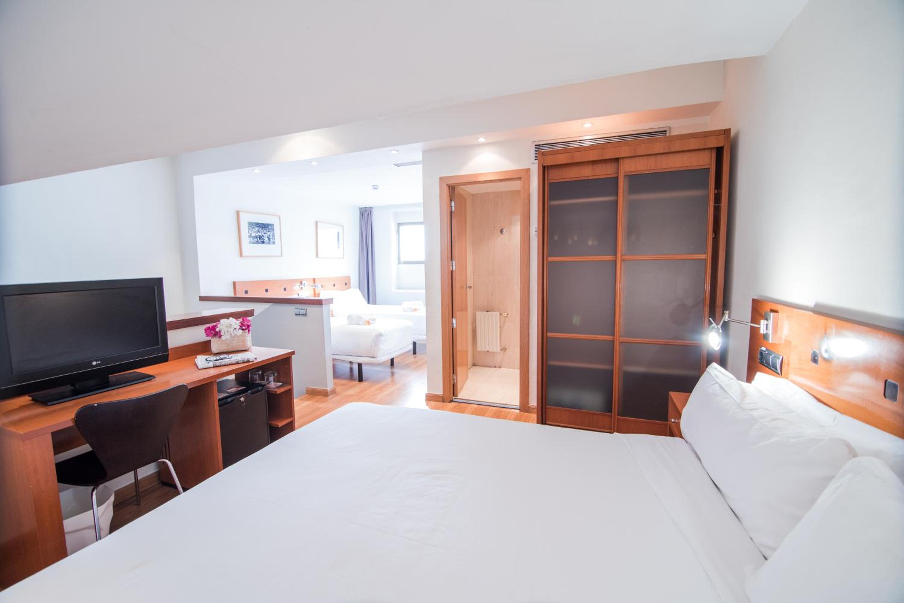 Quintuple Room (5 Adults) - Photo 6