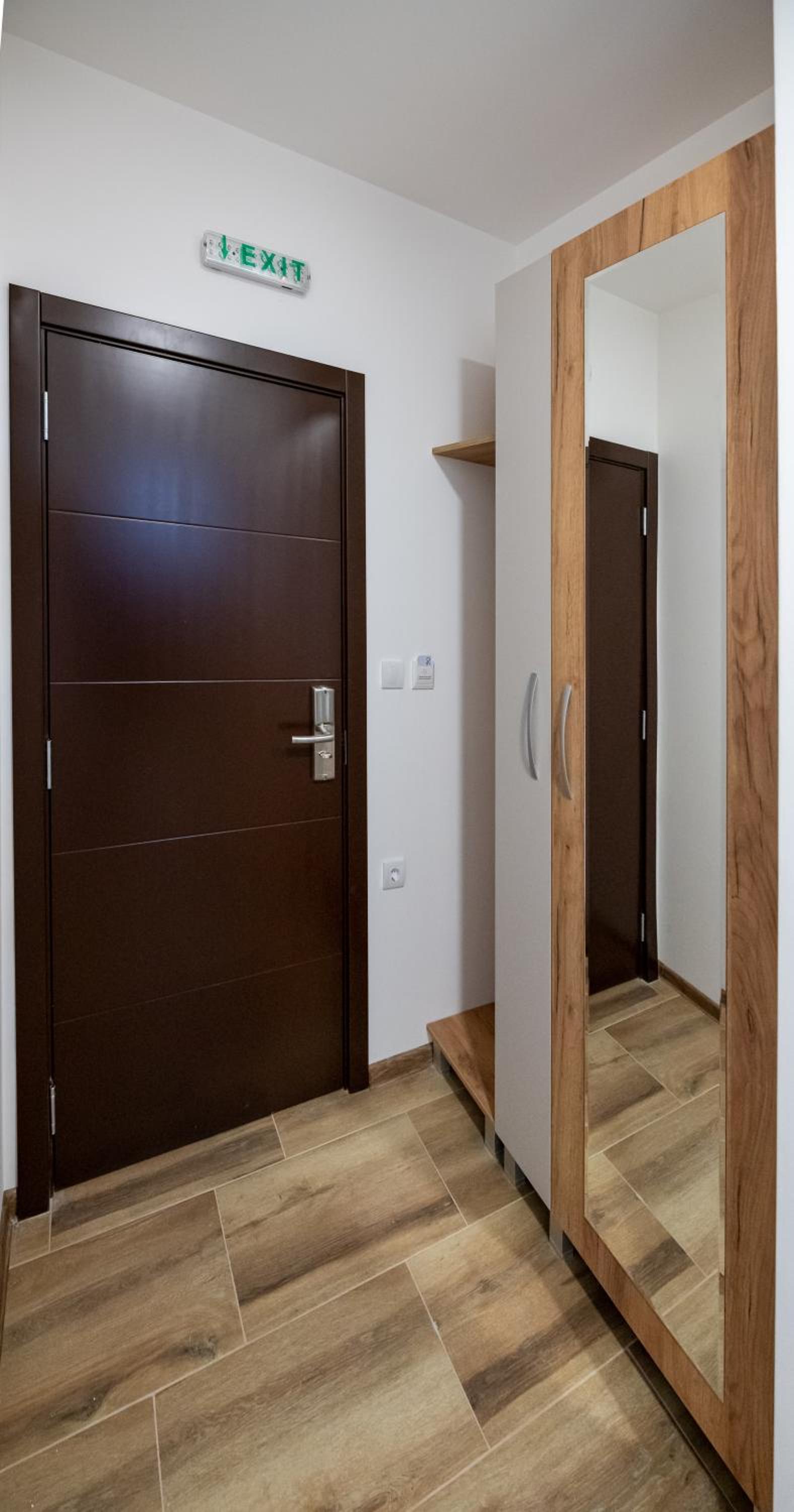 One-Bedroom Apartment photo 1