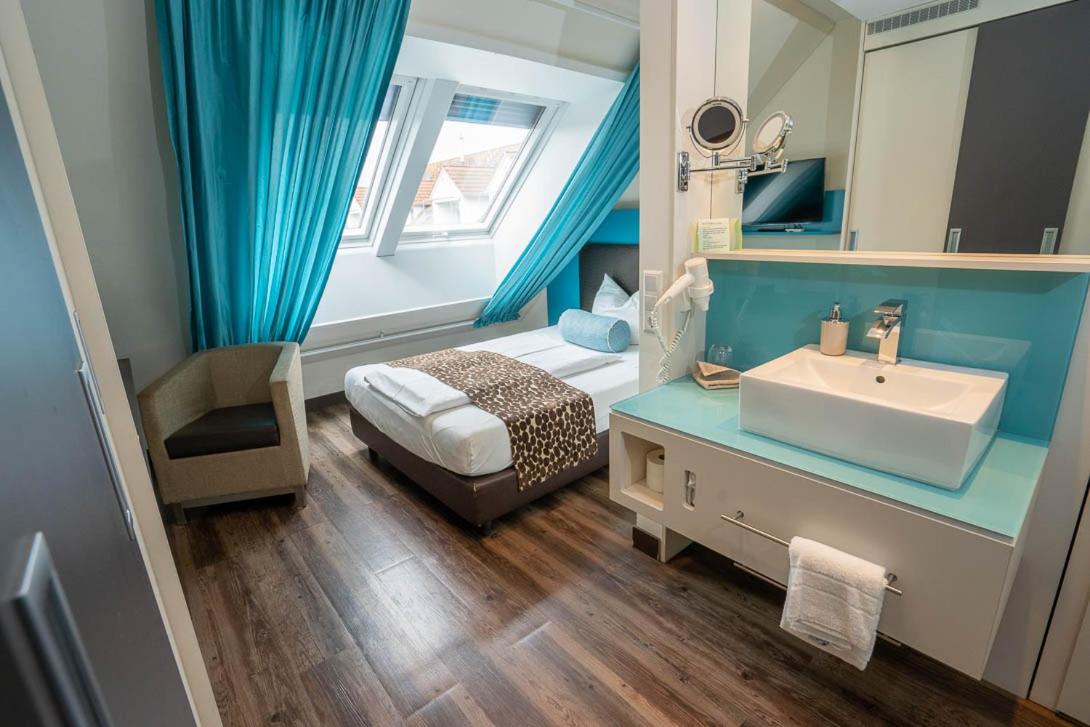 Single Room photo 3