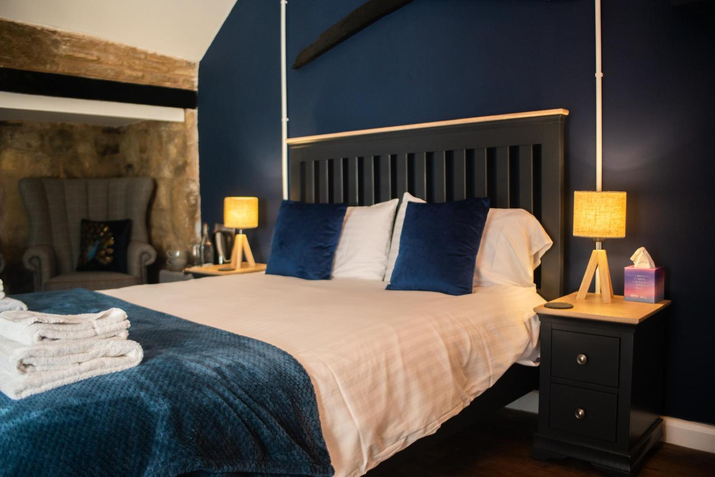 Deluxe King Room - Photo 5
