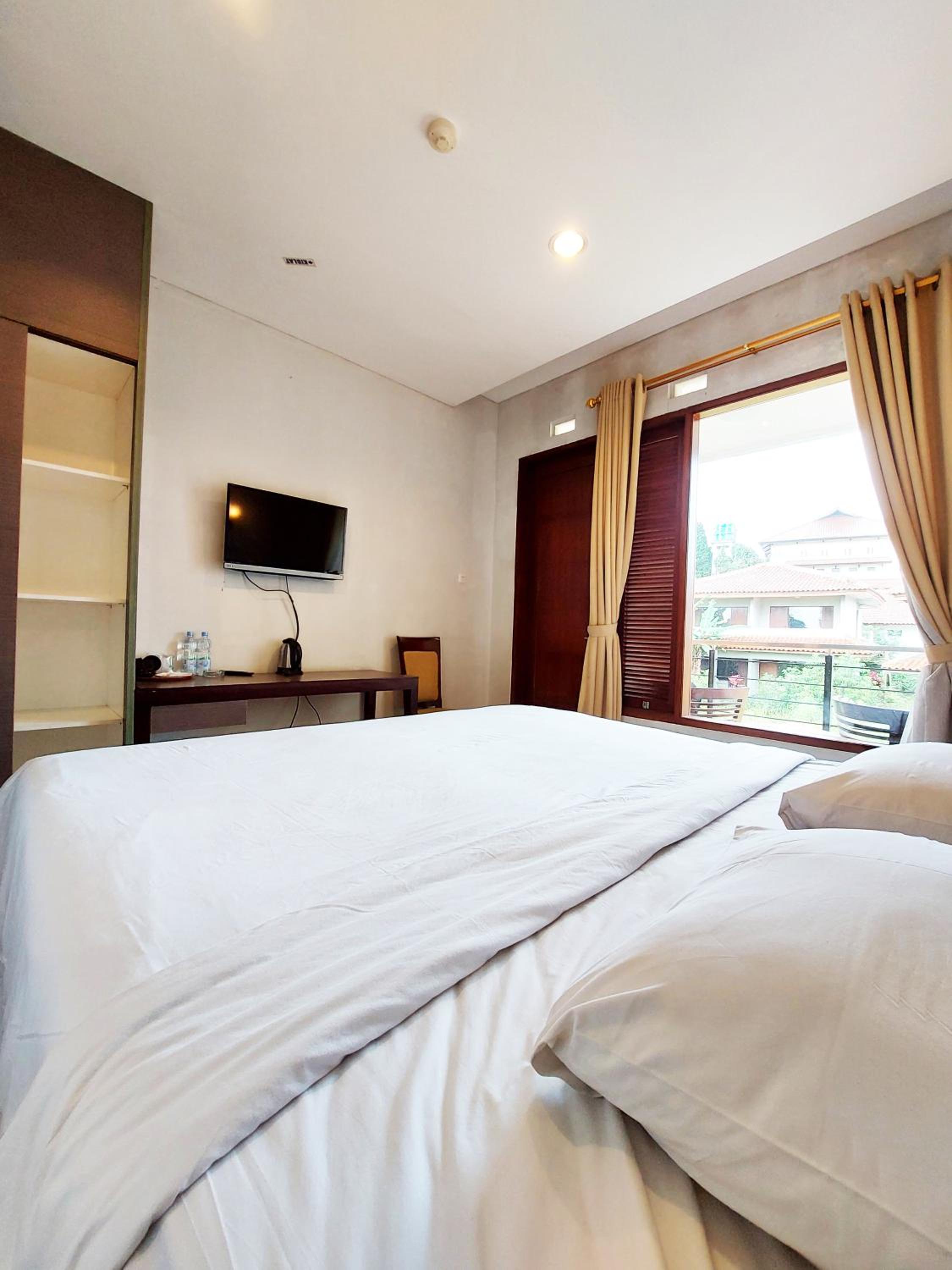 Standard King Room - Photo 2