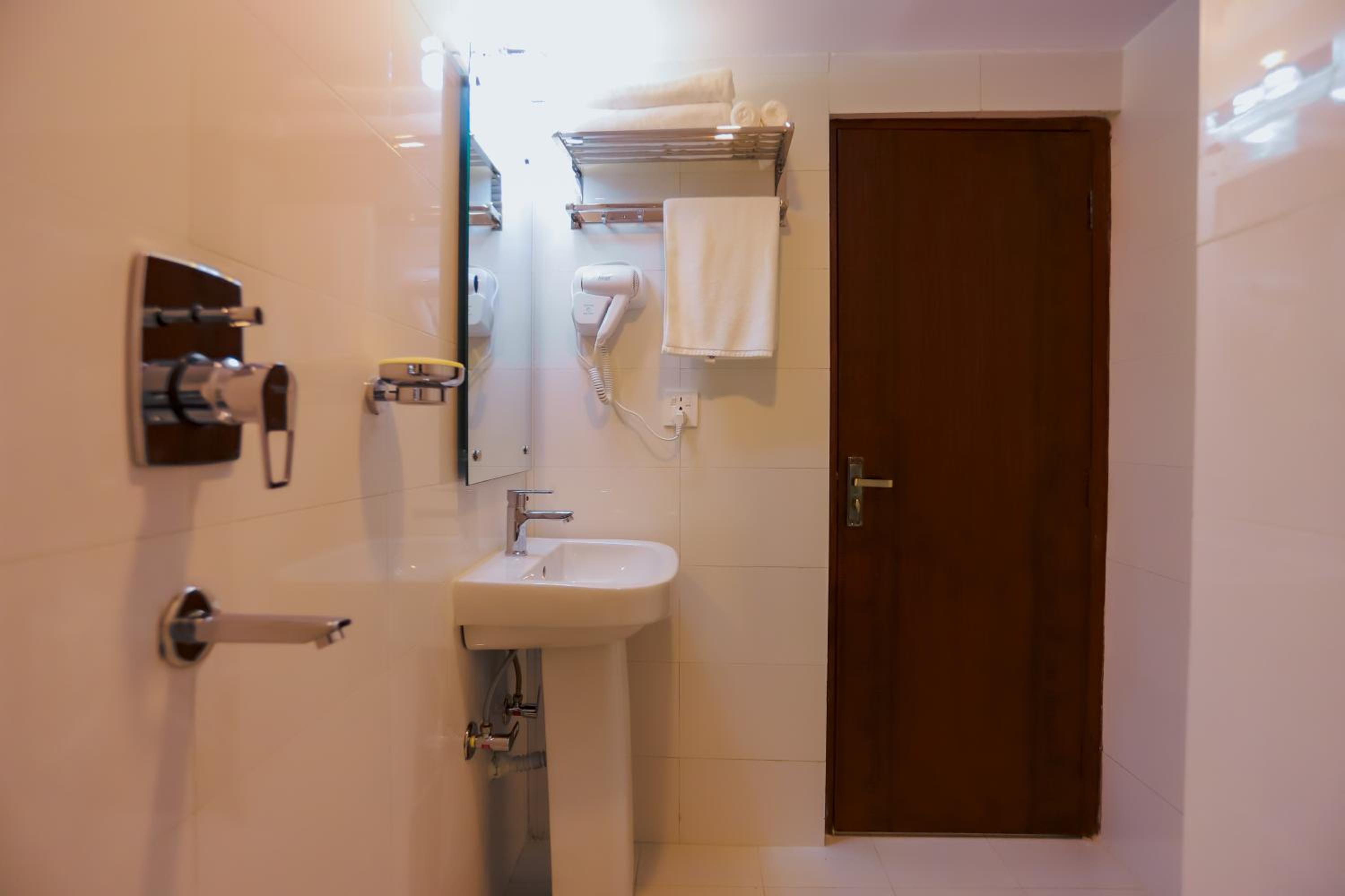 Deluxe Double Room - Photo 12
