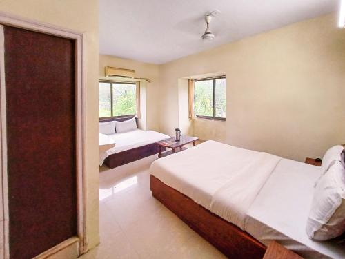 Family Room - Photo 3