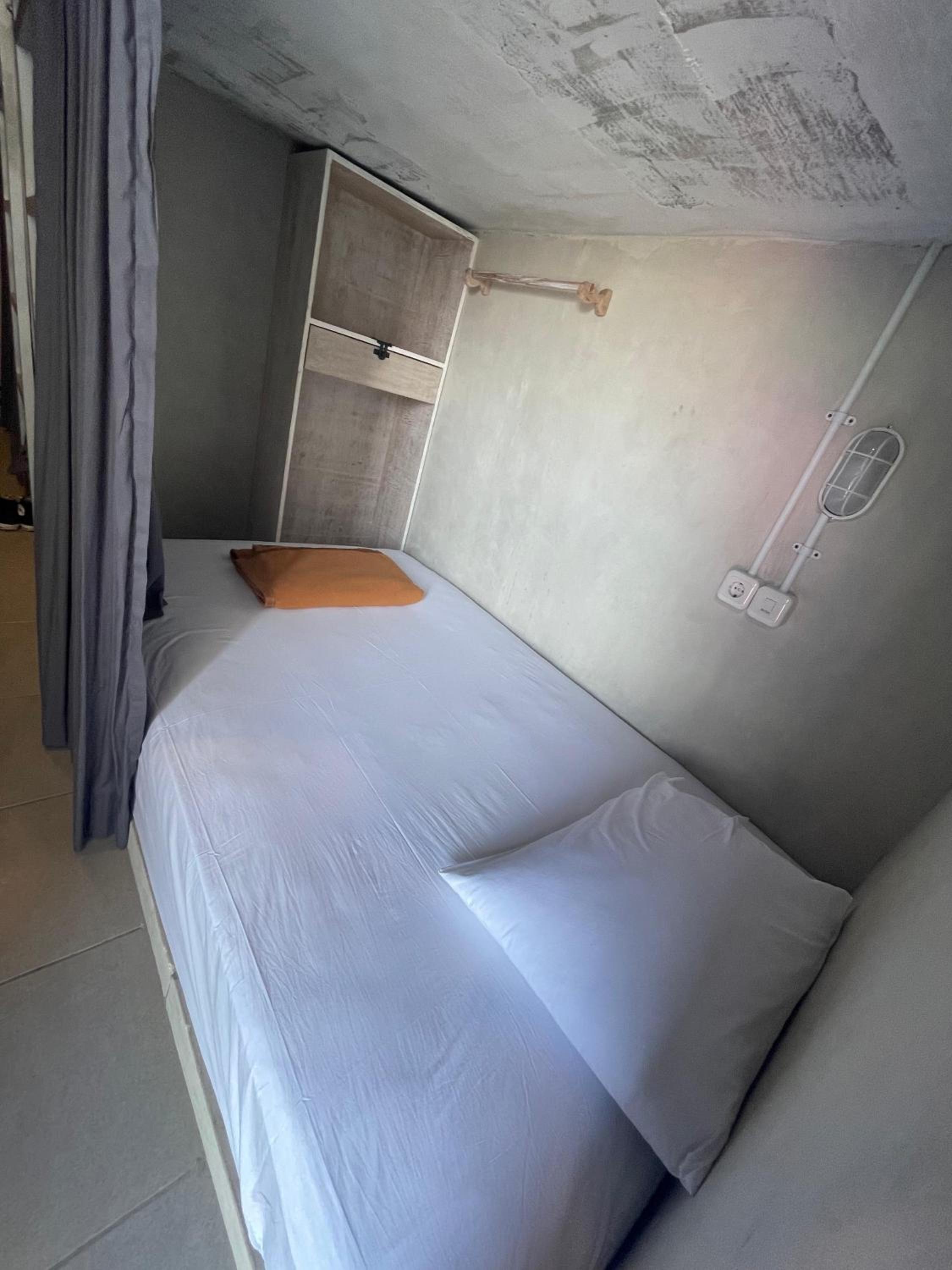 Bed in 8-Bed Mixed Dormitory Room photo 1