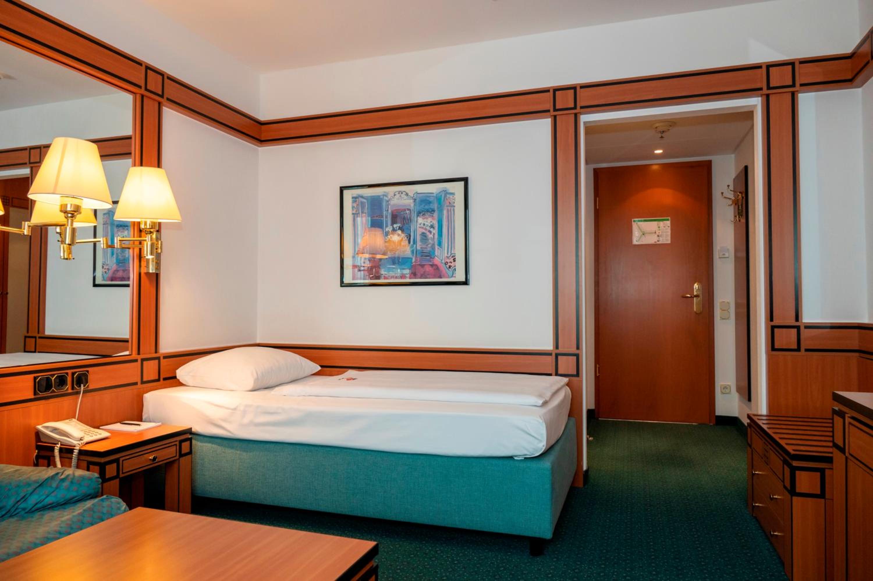 Standard Single Room - Photo 3