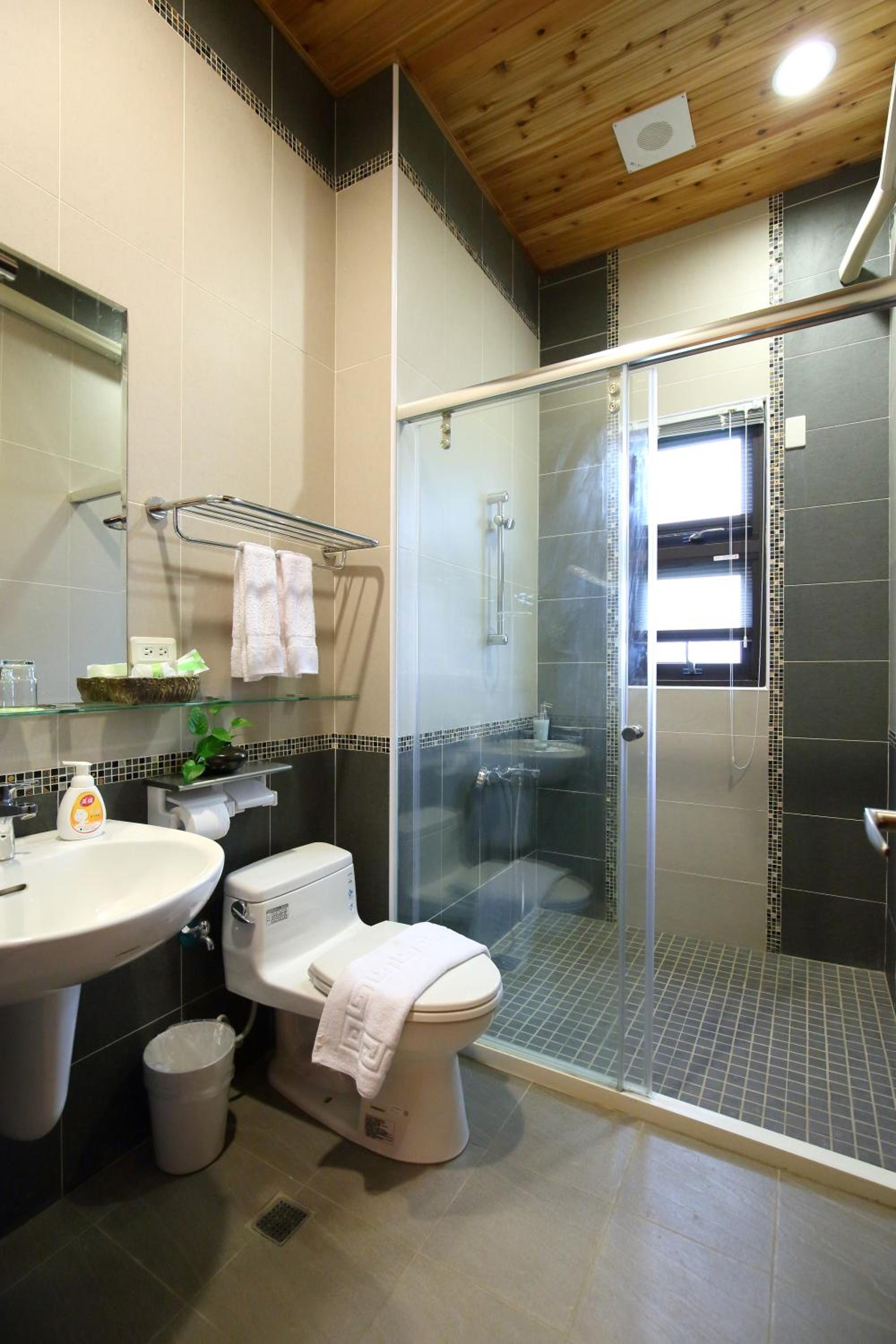 Double Room - Photo 16