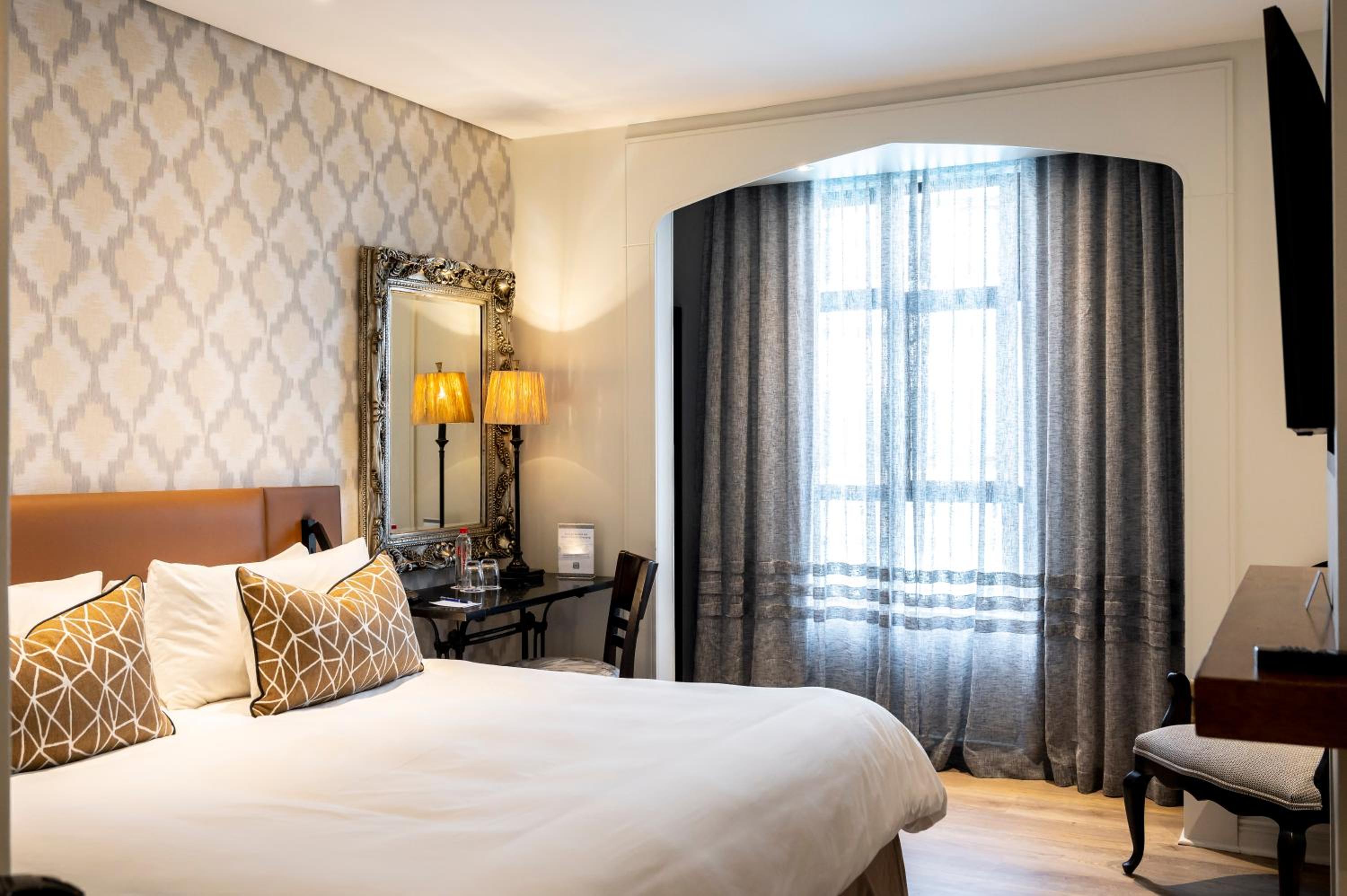 Deluxe King Room photo 1