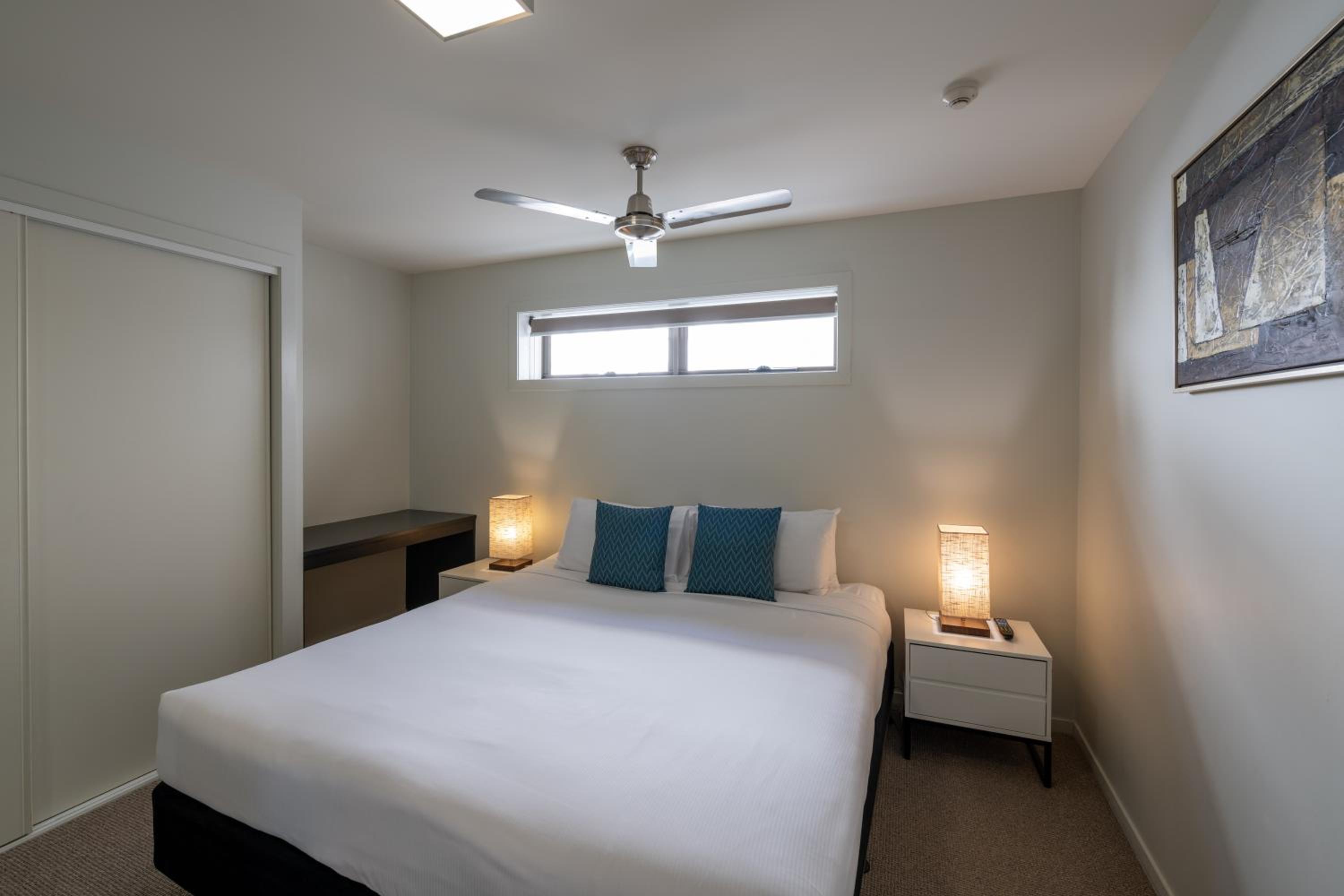 Two-Bedroom Suite - Triple - Photo 17
